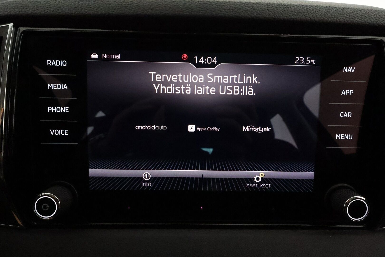Skoda Karoq 2020 1,5 TSI Style BusinessLine DSG **Webasto / Adapt.Vakkari / LED-valot / Muistipenkki / Navi / Kaistavahti / Keyless** - 1-om Suomi-auto / Kahdet Renkaat / Merkkihuollettu!