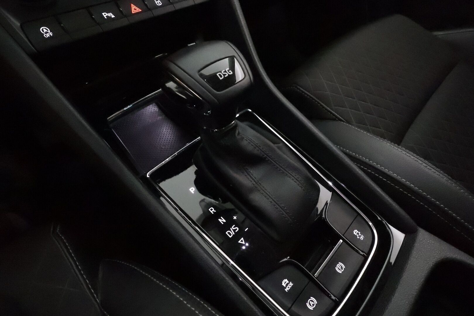 Skoda Karoq 2020 1,5 TSI Style BusinessLine DSG **Webasto / Adapt.Vakkari / LED-valot / Muistipenkki / Navi / Kaistavahti / Keyless** - 1-om Suomi-auto / Kahdet Renkaat / Merkkihuollettu!