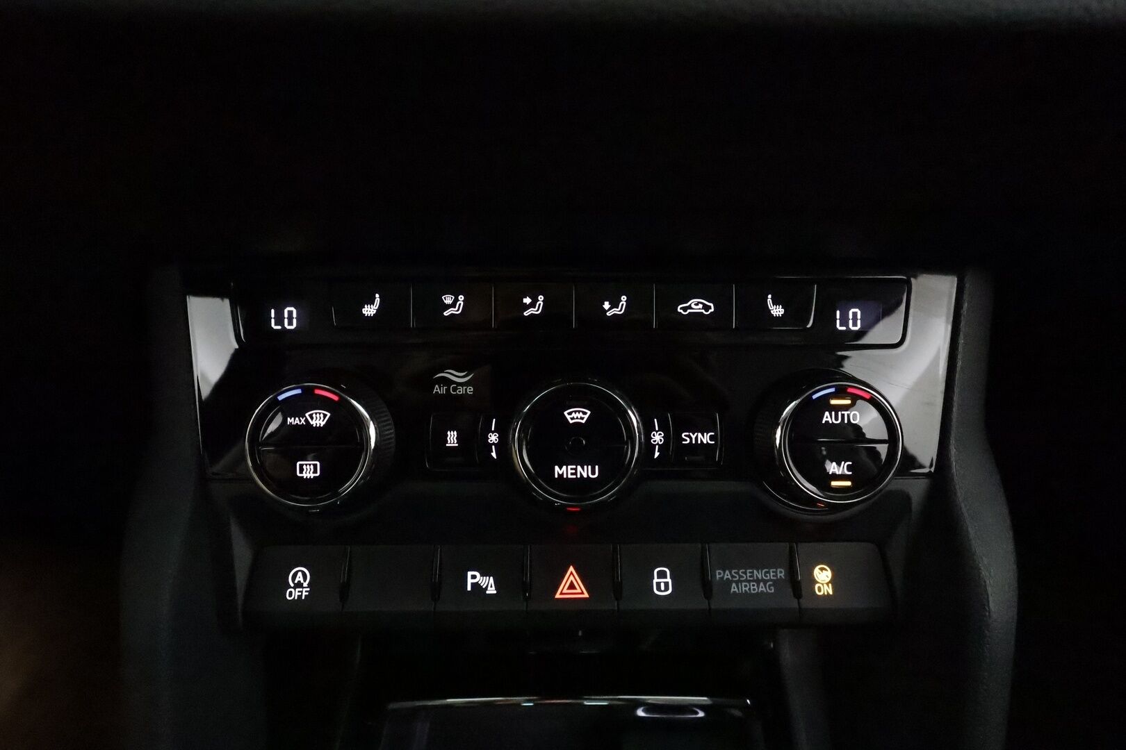 Skoda Karoq 2020 1,5 TSI Style BusinessLine DSG **Webasto / Adapt.Vakkari / LED-valot / Muistipenkki / Navi / Kaistavahti / Keyless** - 1-om Suomi-auto / Kahdet Renkaat / Merkkihuollettu!