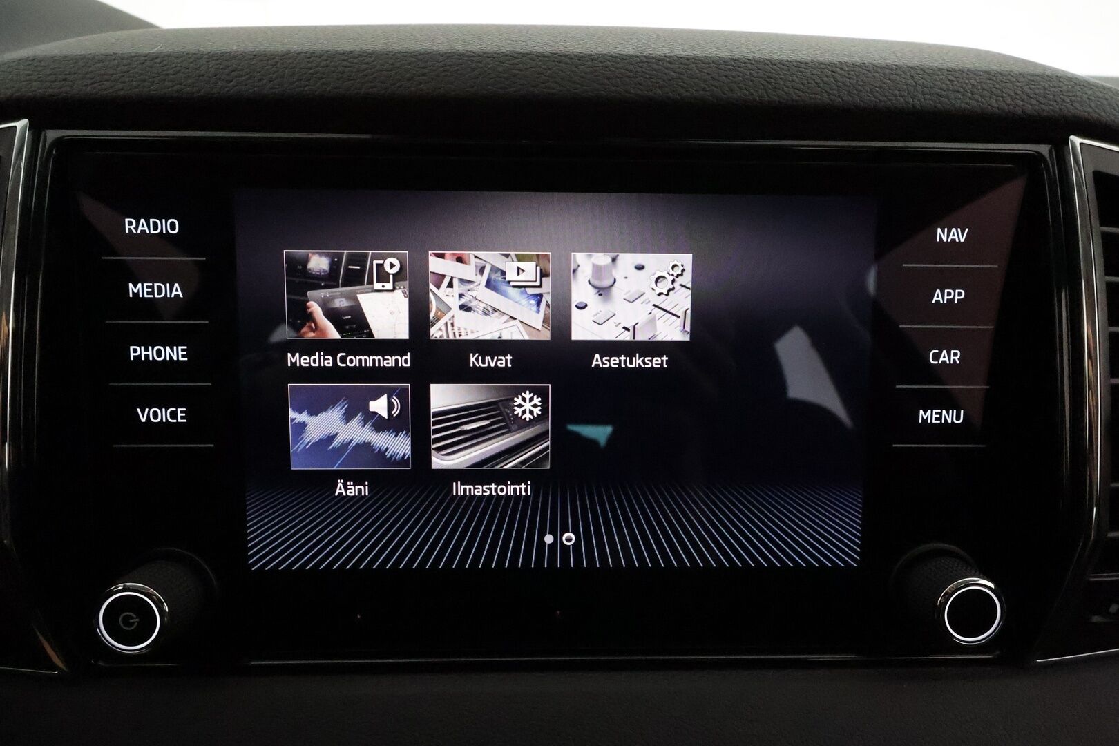 Skoda Karoq 2020 1,5 TSI Style BusinessLine DSG **Webasto / Adapt.Vakkari / LED-valot / Muistipenkki / Navi / Kaistavahti / Keyless** - 1-om Suomi-auto / Kahdet Renkaat / Merkkihuollettu!