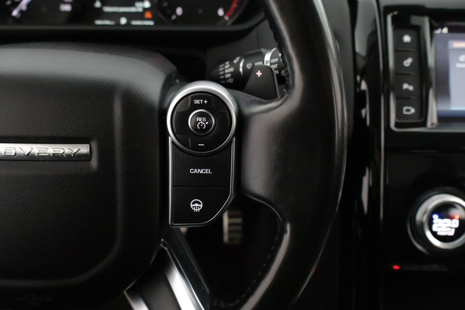 Land Rover Discovery 2017 2,0 Td4 SE Aut * 7-P / Nahkasisusta / P-Kamera / Panorama / Vetokoukku * - HULLUT AVAJAISHULINAT KORKOTARJOUS 3,29 %