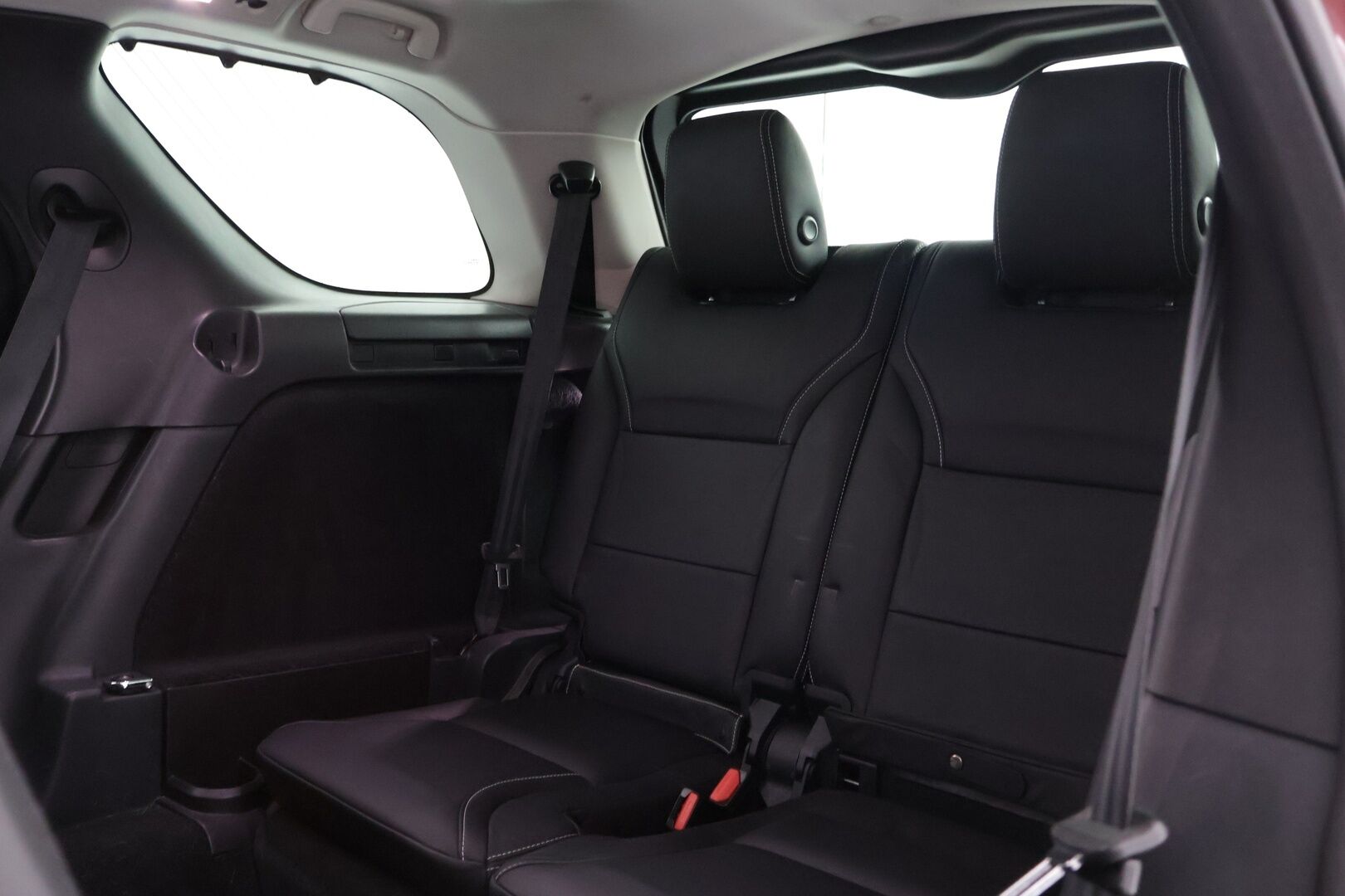 Land Rover Discovery 2017 2,0 Td4 SE Aut * 7-P / Nahkasisusta / P-Kamera / Panorama / Vetokoukku * - HULLUT AVAJAISHULINAT KORKOTARJOUS 3,29 %