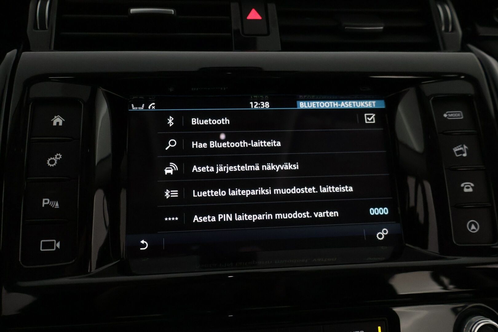 Land Rover Discovery 2017 2,0 Td4 SE Aut * 7-P / Nahkasisusta / P-Kamera / Panorama / Vetokoukku * - HULLUT AVAJAISHULINAT KORKOTARJOUS 3,29 %