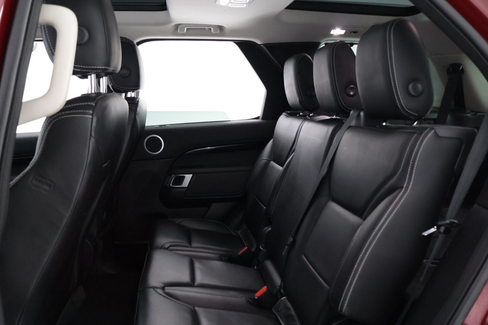 Land Rover Discovery 2017 2,0 Td4 SE Aut * 7-P / Nahkasisusta / P-Kamera / Panorama / Vetokoukku * - HULLUT AVAJAISHULINAT KORKOTARJOUS 3,29 %