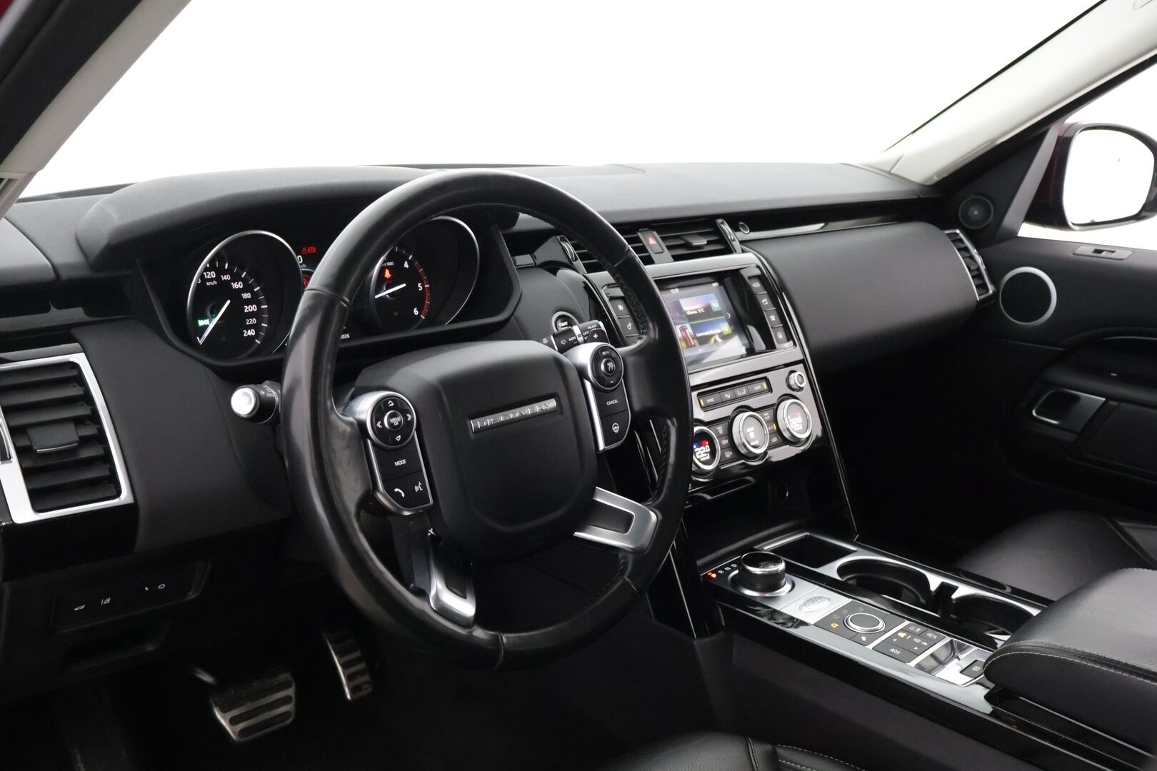 Land Rover Discovery 2017 2,0 Td4 SE Aut * 7-P / Nahkasisusta / P-Kamera / Panorama / Vetokoukku * - HULLUT AVAJAISHULINAT KORKOTARJOUS 3,29 %