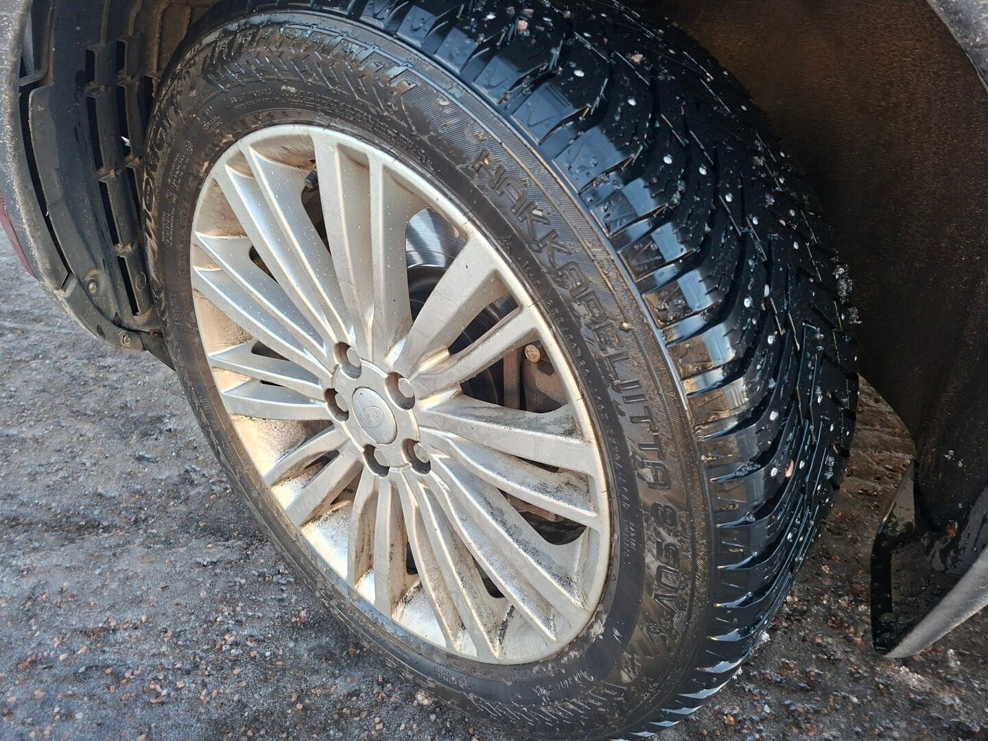 Land Rover Discovery 2017 2,0 Td4 SE Aut * YritysOutlet - Myydään vain yrityksille / Nahkasisusta / Panorama / Vetokoukku * - YritysOutlet - Myydään vain yrityksille / Leimaa 06/2027 / Heti ajoon! / 7-paikkainen 