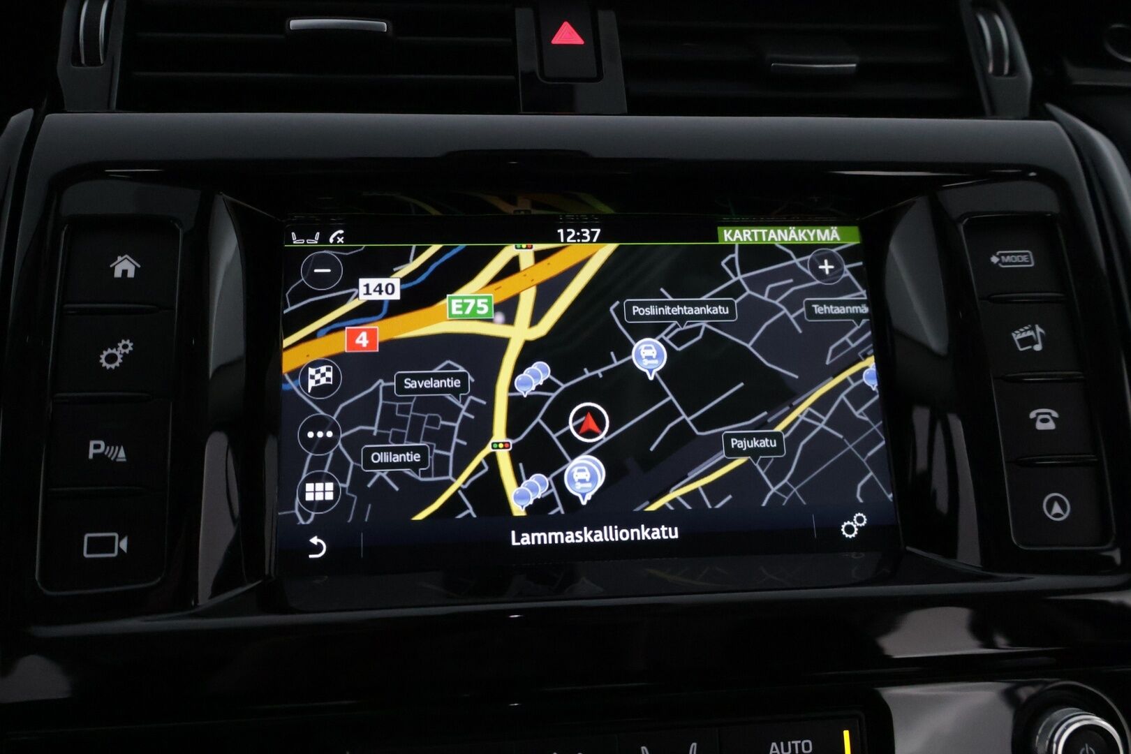 Land Rover Discovery 2017 2,0 Td4 SE Aut * 7-P / Nahkasisusta / P-Kamera / Panorama / Vetokoukku * - HULLUT AVAJAISHULINAT KORKOTARJOUS 3,29 %