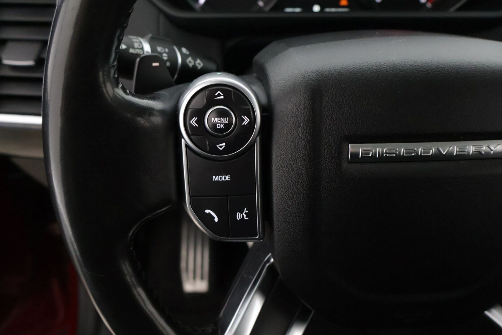 Land Rover Discovery 2017 2,0 Td4 SE Aut * 7-P / Nahkasisusta / P-Kamera / Panorama / Vetokoukku * - HULLUT AVAJAISHULINAT KORKOTARJOUS 3,29 %