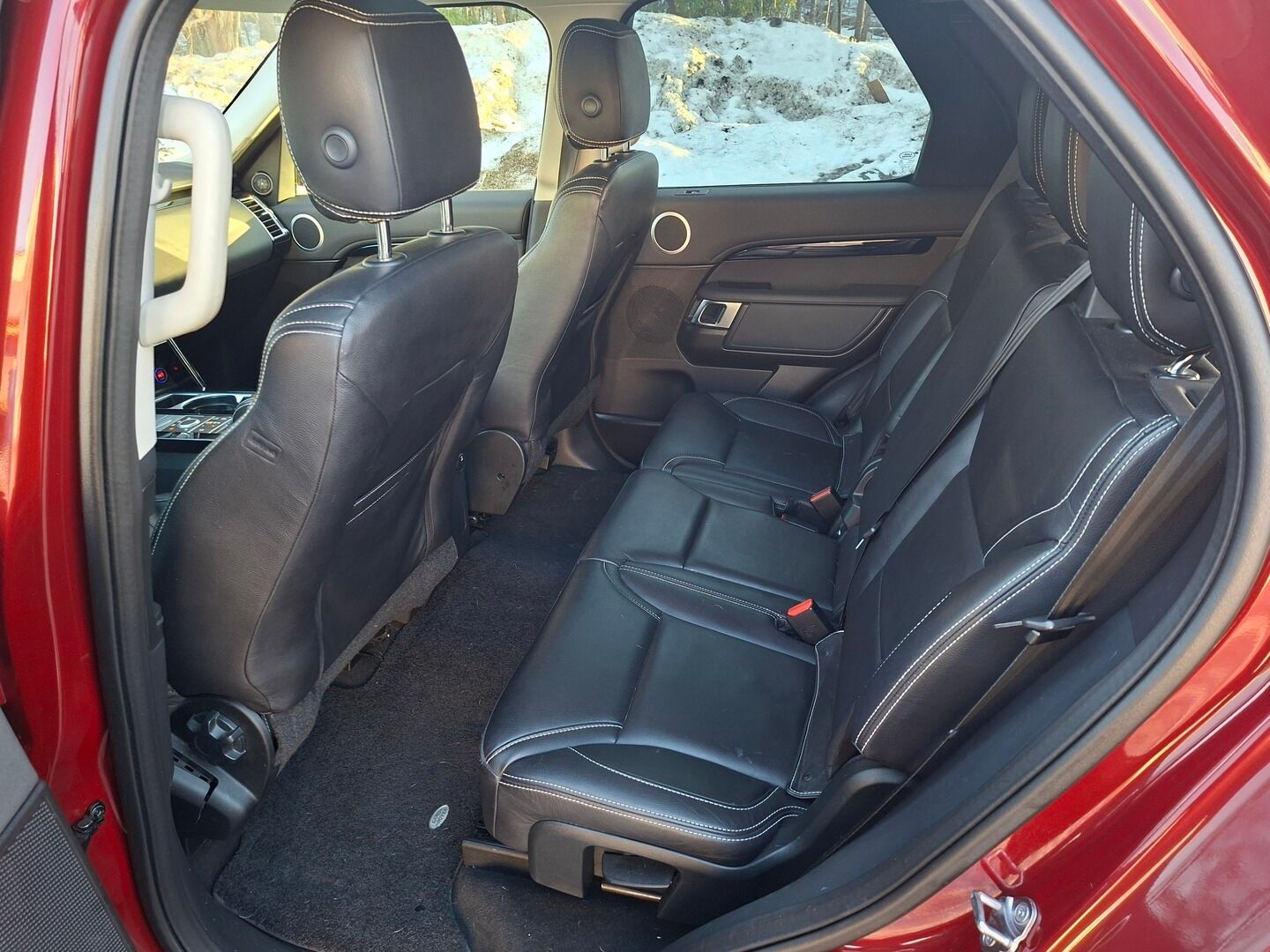 Land Rover Discovery 2017 2,0 Td4 SE Aut * YritysOutlet - Myydään vain yrityksille / Nahkasisusta / Panorama / Vetokoukku * - YritysOutlet - Myydään vain yrityksille / Leimaa 06/2027 / Heti ajoon! / 7-paikkainen 