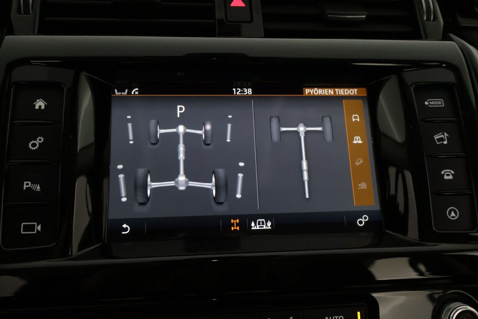 Land Rover Discovery 2017 2,0 Td4 SE Aut * 7-P / Nahkasisusta / P-Kamera / Panorama / Vetokoukku * - HULLUT AVAJAISHULINAT KORKOTARJOUS 3,29 %