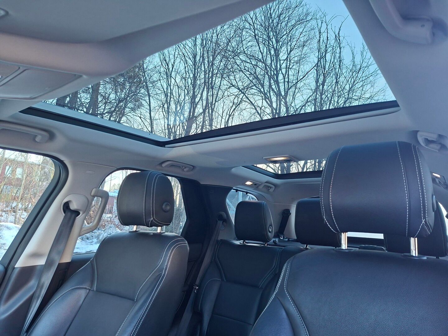 Land Rover Discovery 2017 2,0 Td4 SE Aut * YritysOutlet - Myydään vain yrityksille / Nahkasisusta / Panorama / Vetokoukku * - YritysOutlet - Myydään vain yrityksille / Leimaa 06/2027 / Heti ajoon! / 7-paikkainen 