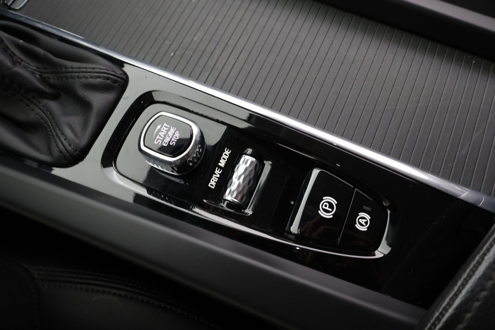 Volvo V60 2020 D3 AWD Business aut * ACC / P.tutka / Webasto / LED / Navi / Puolinahat / Koukku / BLIS / KeylessGo * - 1.Om Suomi-auto / Kahdet renkaat aluvanteilla / Merkkihuollettu