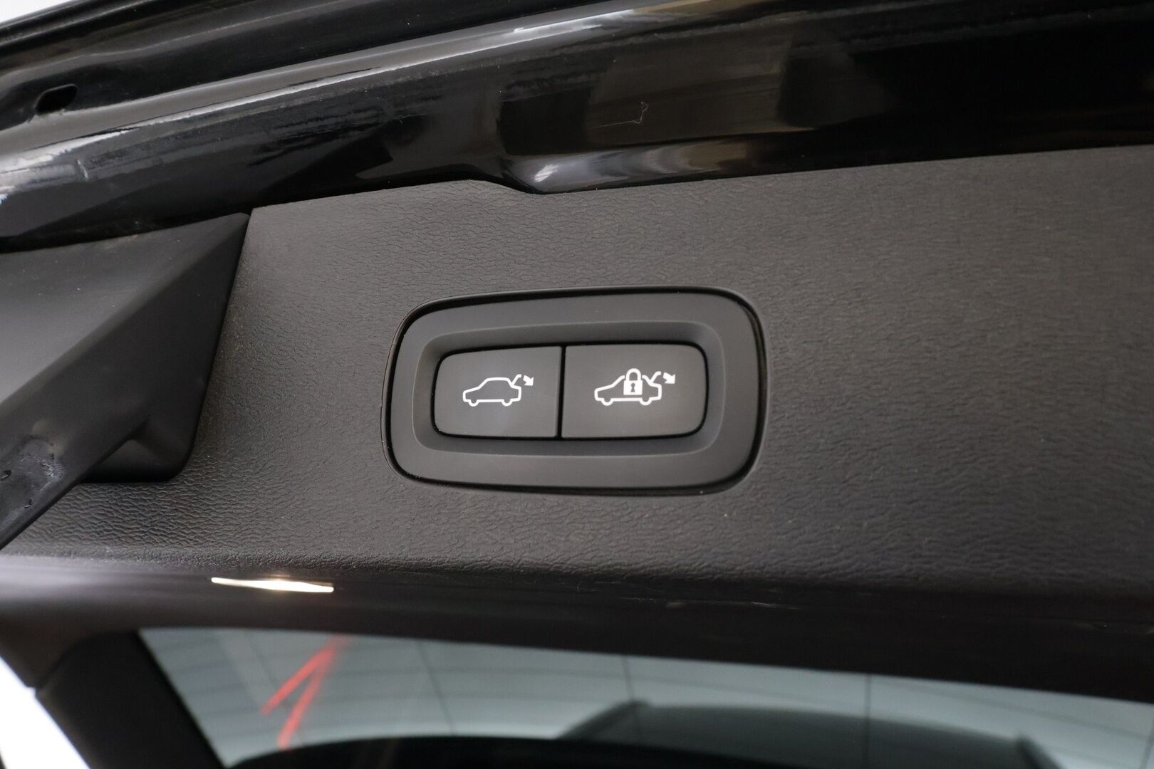 Volvo V60 2020 D3 AWD Business aut * ACC / P.tutka / Webasto / LED / Navi / Puolinahat / Koukku / BLIS / KeylessGo * - 1.Om Suomi-auto / Kahdet renkaat aluvanteilla / Merkkihuollettu