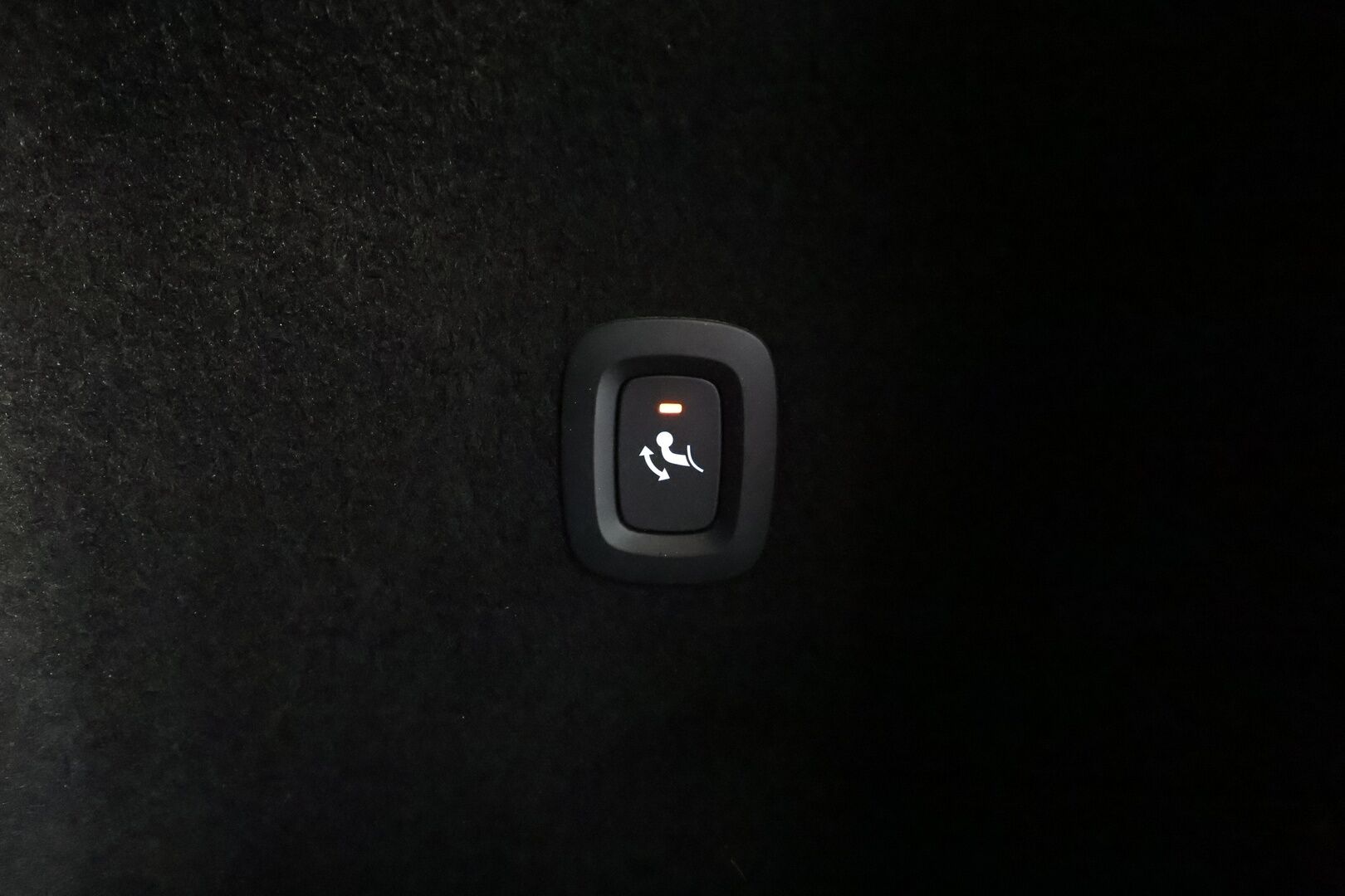 Volvo V60 2020 D3 AWD Business aut * ACC / P.tutka / Webasto / LED / Navi / Puolinahat / Koukku / BLIS / KeylessGo * - 1.Om Suomi-auto / Kahdet renkaat aluvanteilla / Merkkihuollettu