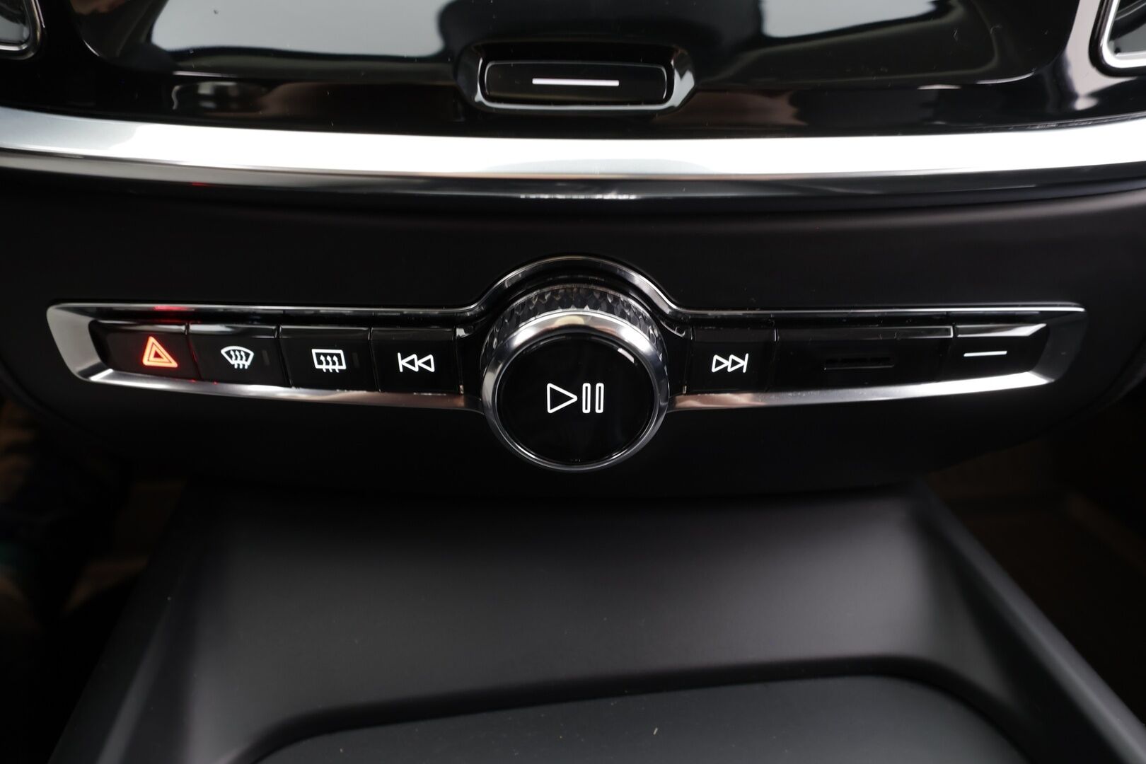 Volvo V60 2020 D3 AWD Business aut * ACC / P.tutka / Webasto / LED / Navi / Puolinahat / Koukku / BLIS / KeylessGo * - 1.Om Suomi-auto / Kahdet renkaat aluvanteilla / Merkkihuollettu