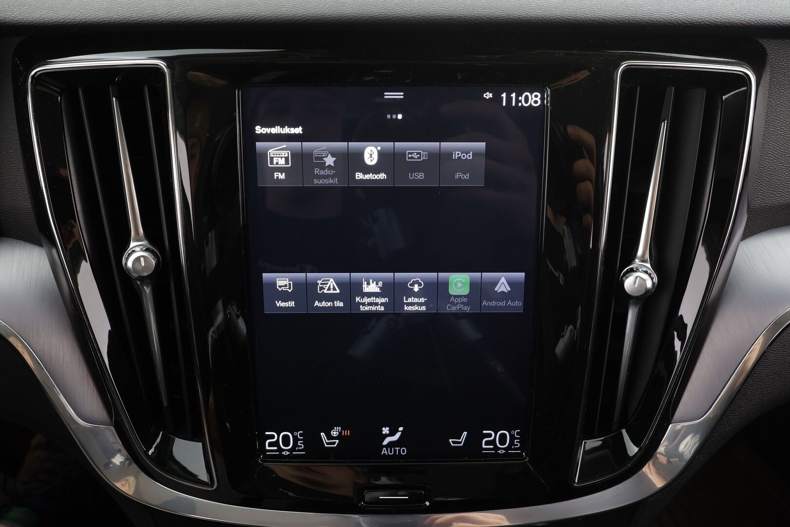 Volvo V60 2020 D3 AWD Business aut * ACC / P.tutka / Webasto / LED / Navi / Puolinahat / Koukku / BLIS / KeylessGo * - 1.Om Suomi-auto / Kahdet renkaat aluvanteilla / Merkkihuollettu