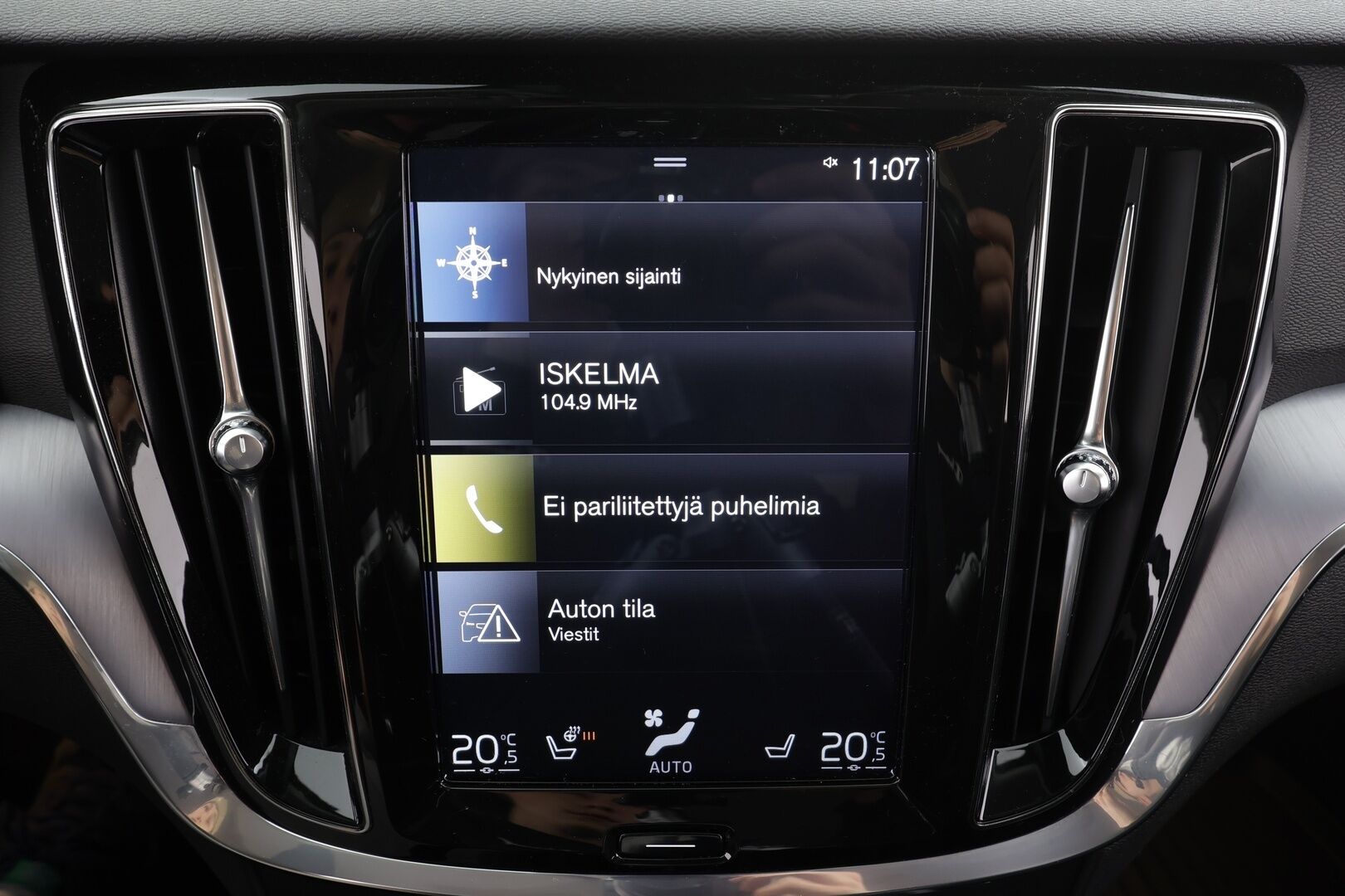 Volvo V60 2020 D3 AWD Business aut * ACC / P.tutka / Webasto / LED / Navi / Puolinahat / Koukku / BLIS / KeylessGo * - 1.Om Suomi-auto / Kahdet renkaat aluvanteilla / Merkkihuollettu