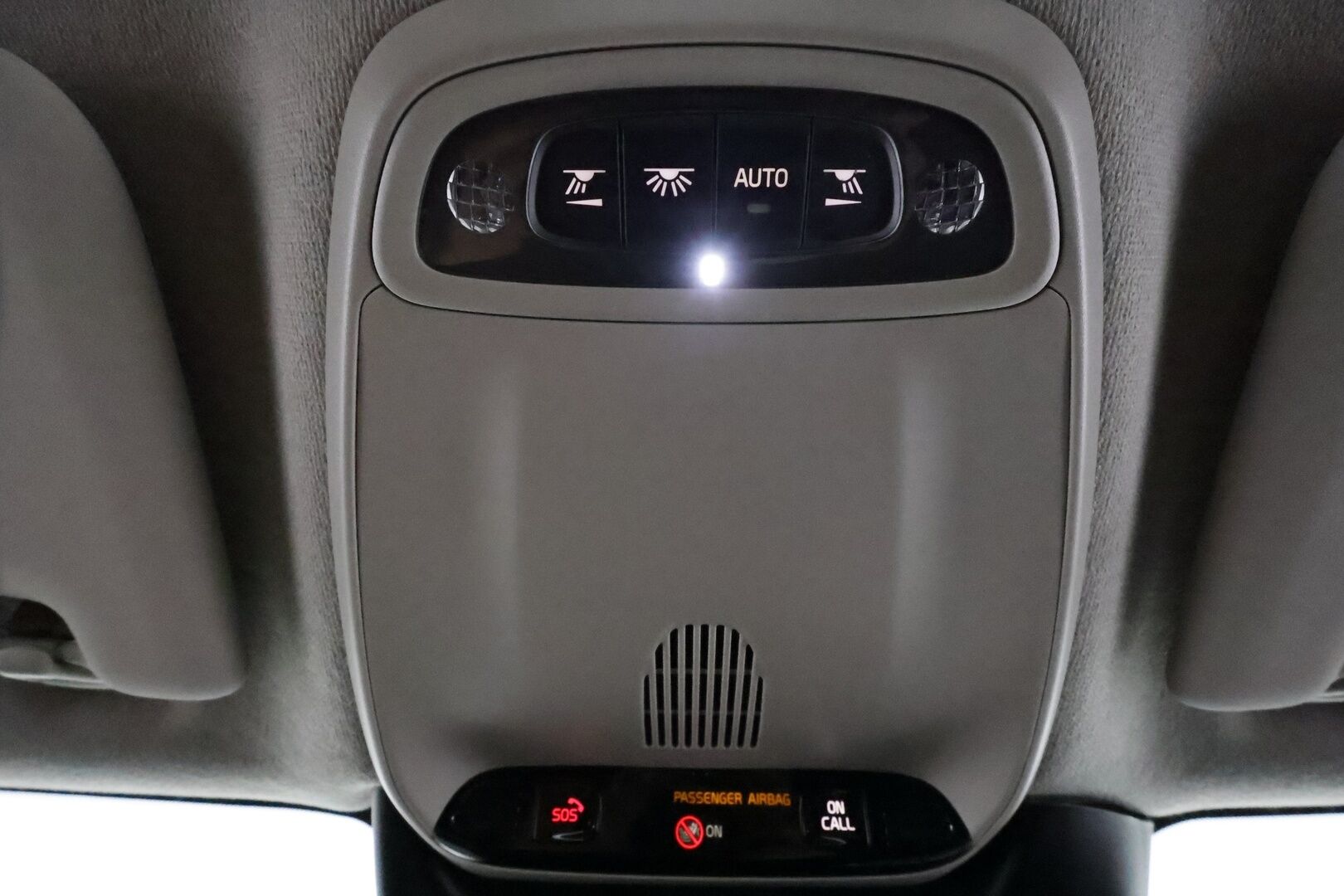 Volvo XC40 2020 T3 Momentum aut **Adapt.vakkari / Webasto / Puolinahat / Digimittaristo / Sähköluukku / KeylessGo** - Suomi-auto / Kahdet renkaat aluvanteilla