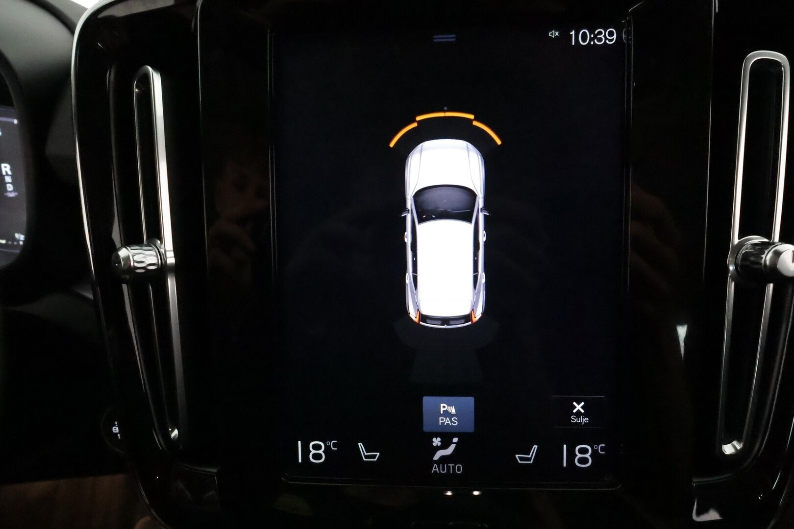Volvo XC40 2020 T3 Momentum aut **Adapt.vakkari / Webasto / Puolinahat / Digimittaristo / Sähköluukku / KeylessGo** - Suomi-auto / Kahdet renkaat aluvanteilla