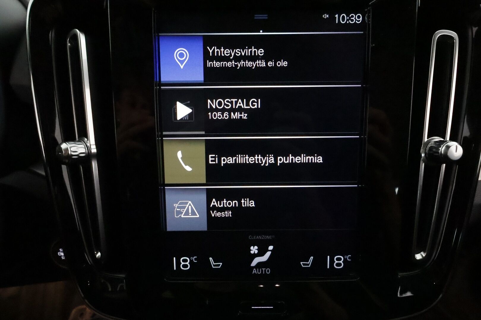 Volvo XC40 2020 T3 Momentum aut **Adapt.vakkari / Webasto / Puolinahat / Digimittaristo / Sähköluukku / KeylessGo** - Suomi-auto / Kahdet renkaat aluvanteilla