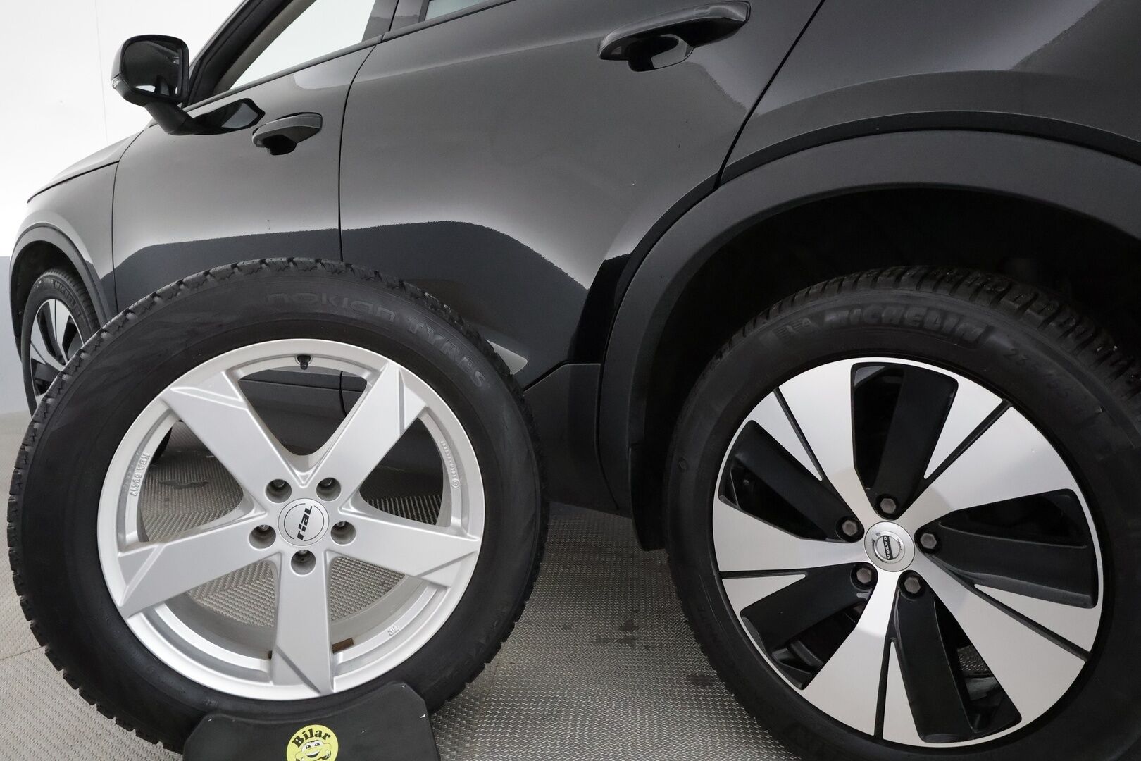 Volvo XC40 2020 T3 Momentum aut **Adapt.vakkari / Webasto / Puolinahat / Digimittaristo / Sähköluukku / KeylessGo** - Suomi-auto / Kahdet renkaat aluvanteilla