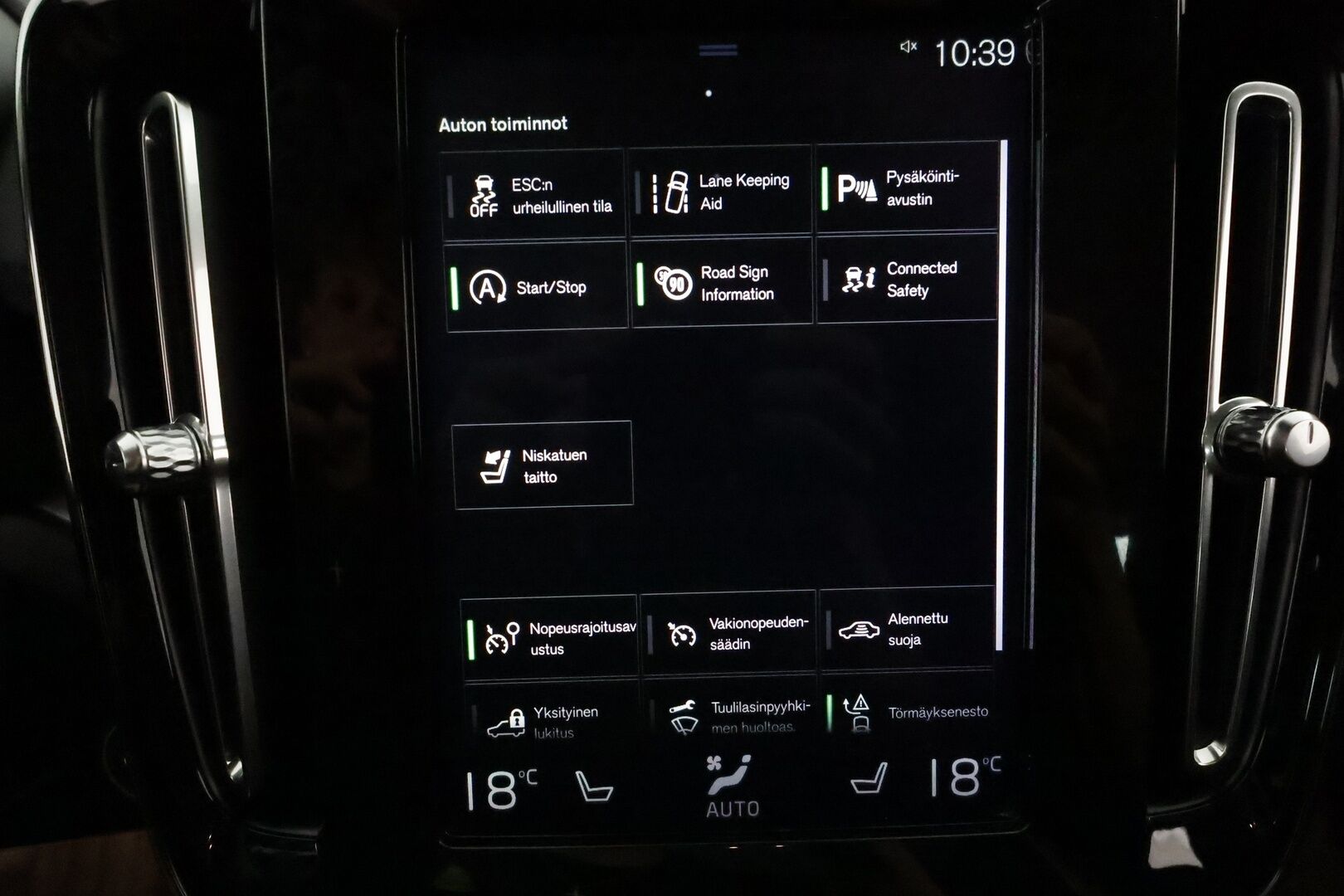 Volvo XC40 2020 T3 Momentum aut **Adapt.vakkari / Webasto / Puolinahat / Digimittaristo / Sähköluukku / KeylessGo** - Suomi-auto / Kahdet renkaat aluvanteilla