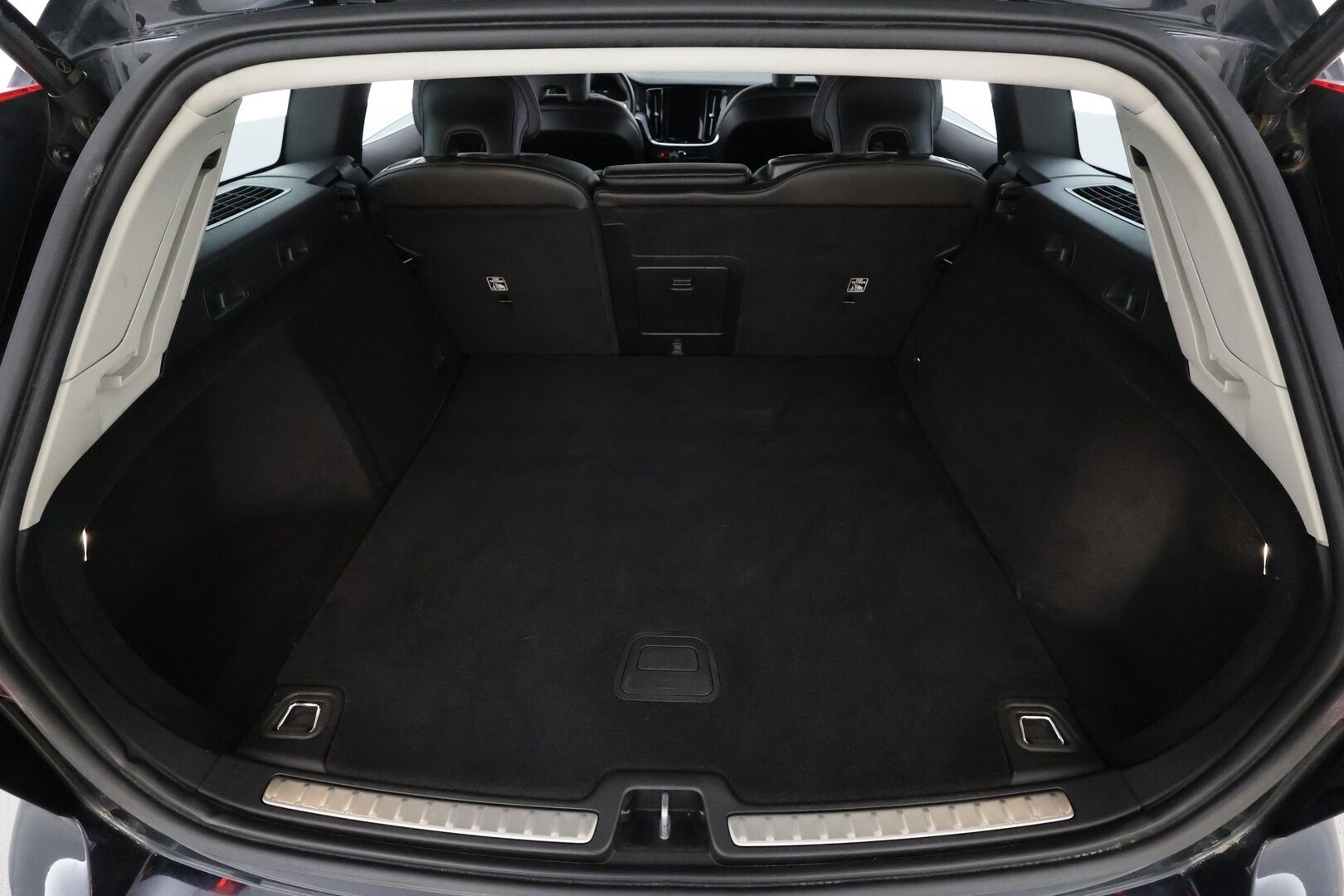 Volvo V60 2020 D3 AWD Business aut * Webasto / Koukku / ACC / LED / P.tutka / Navi / Kaistavahti / Keyless * - Suomi-auto / Kahdet renkaat / Merkkihuollot - HULLUT BLACKWEEK JATKOT - KORKOTARJOUS 2,49%