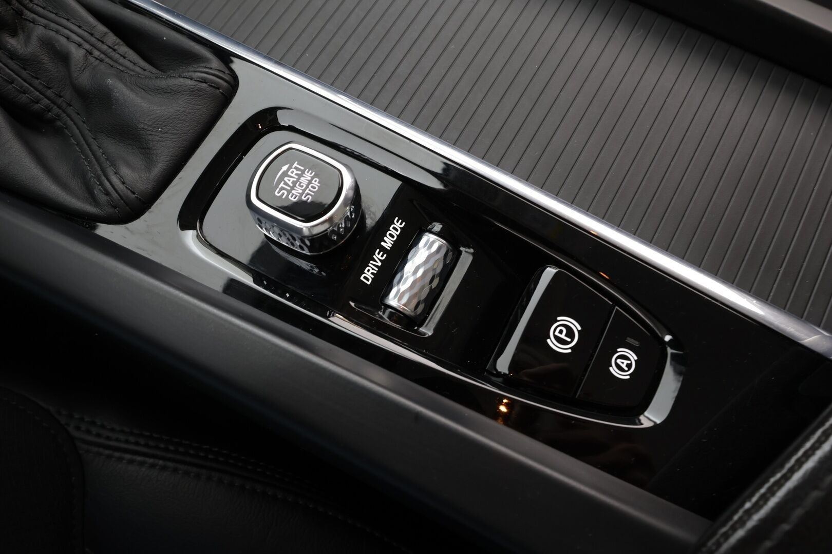 Volvo V60 2020 D3 AWD Business aut * Webasto / Koukku / ACC / LED / P.tutka / Navi / Kaistavahti / Keyless * - Suomi-auto / Kahdet renkaat / Merkkihuollot - HULLUT BLACKWEEK JATKOT - KORKOTARJOUS 2,49%