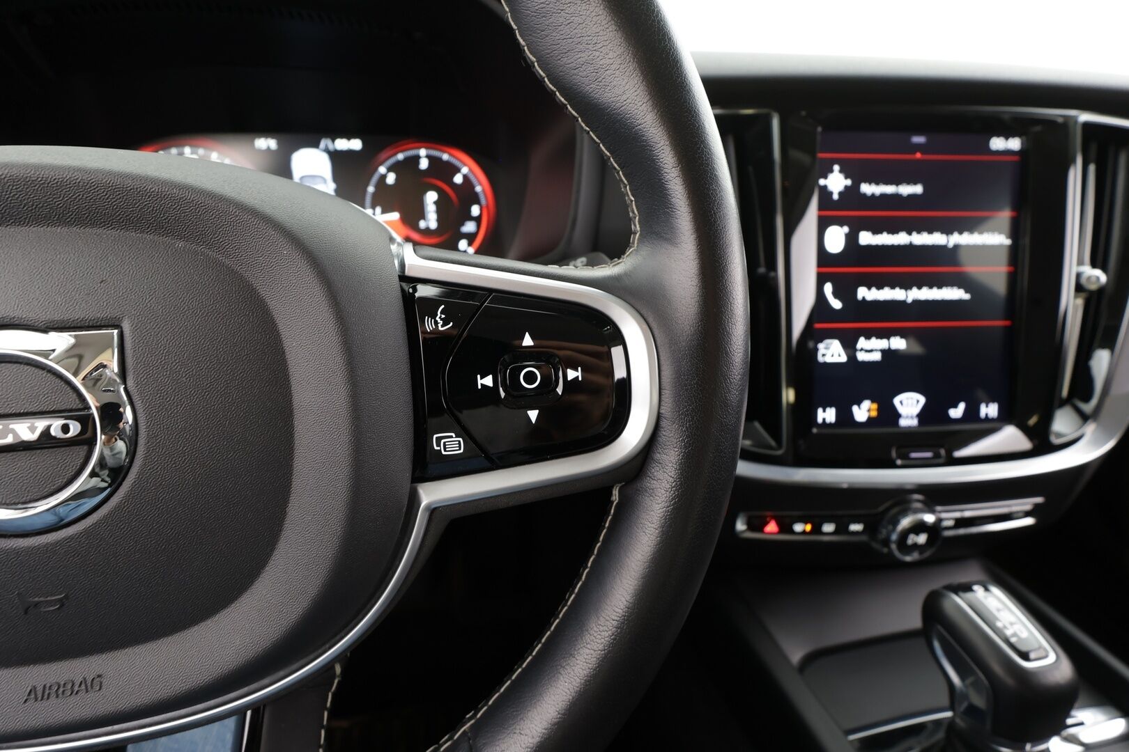 Volvo V60 2020 D3 AWD Business aut * Webasto / Koukku / ACC / LED / P.tutka / Navi / Kaistavahti / Keyless * - Suomi-auto / Kahdet renkaat / Merkkihuollot - HULLUT BLACKWEEK JATKOT - KORKOTARJOUS 2,49%