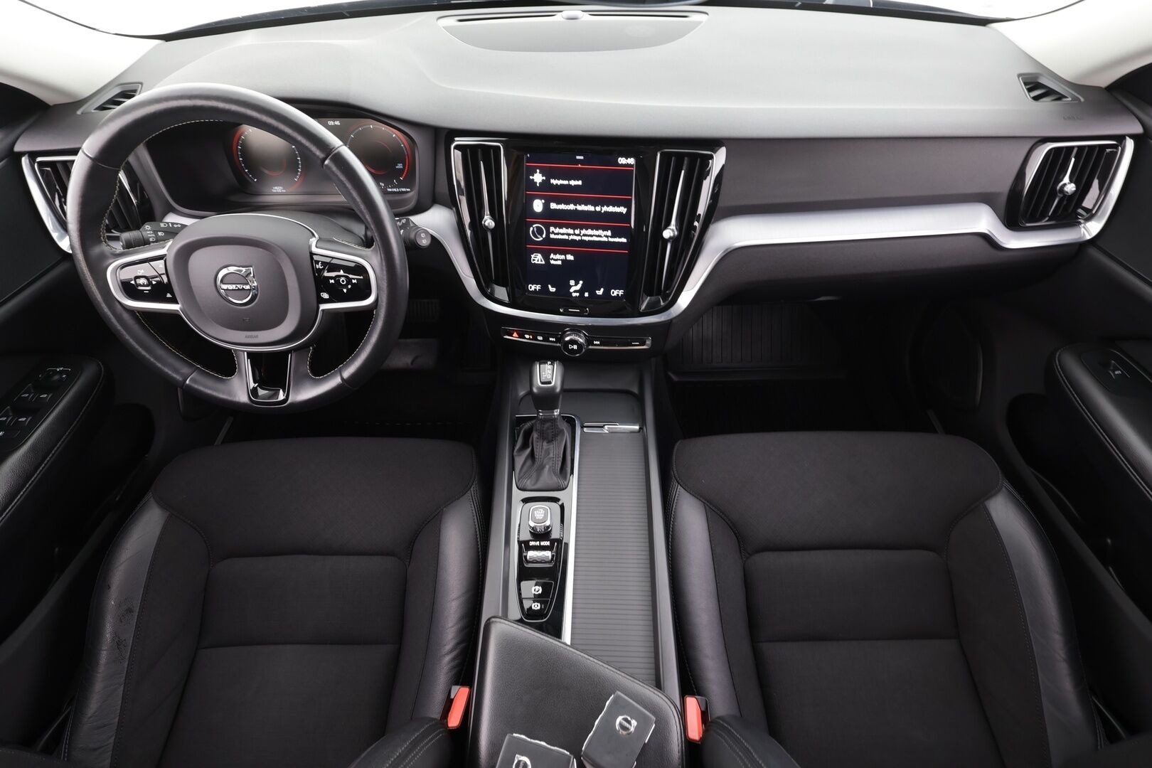 Volvo V60 2020 D3 AWD Business aut * Webasto / Koukku / ACC / LED / P.tutka / Navi / Kaistavahti / Keyless * - Suomi-auto / Kahdet renkaat / Merkkihuollot - HULLUT BLACKWEEK JATKOT - KORKOTARJOUS 2,49%