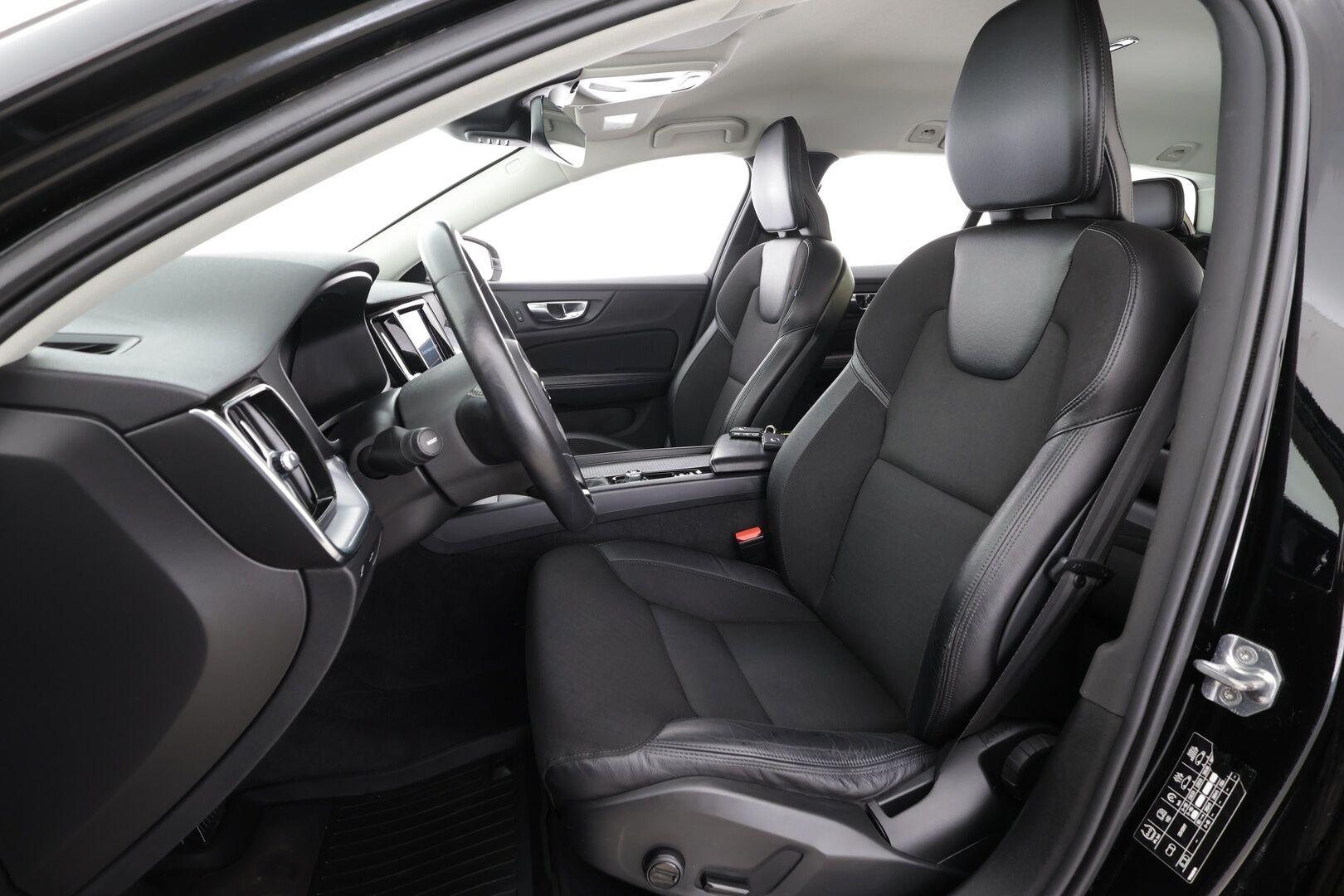 Volvo V60 2020 D3 AWD Business aut * Webasto / Koukku / ACC / LED / P.tutka / Navi / Kaistavahti / Keyless * - Suomi-auto / Kahdet renkaat / Merkkihuollot - HULLUT BLACKWEEK JATKOT - KORKOTARJOUS 2,49%