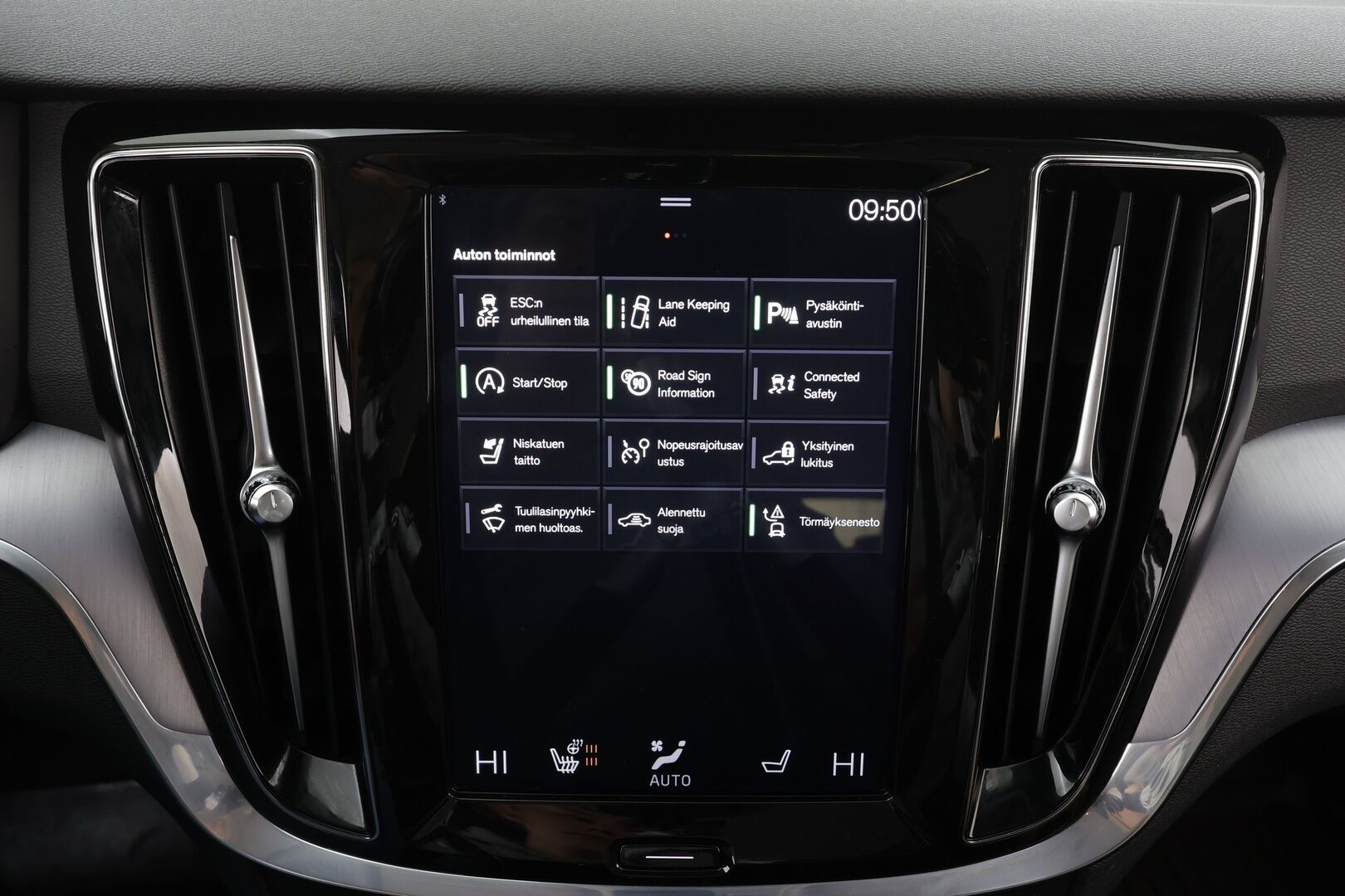 Volvo V60 2020 D3 AWD Business aut * Webasto / Koukku / ACC / LED / P.tutka / Navi / Kaistavahti / Keyless * - Suomi-auto / Kahdet renkaat / Merkkihuollot - HULLUT BLACKWEEK JATKOT - KORKOTARJOUS 2,49%