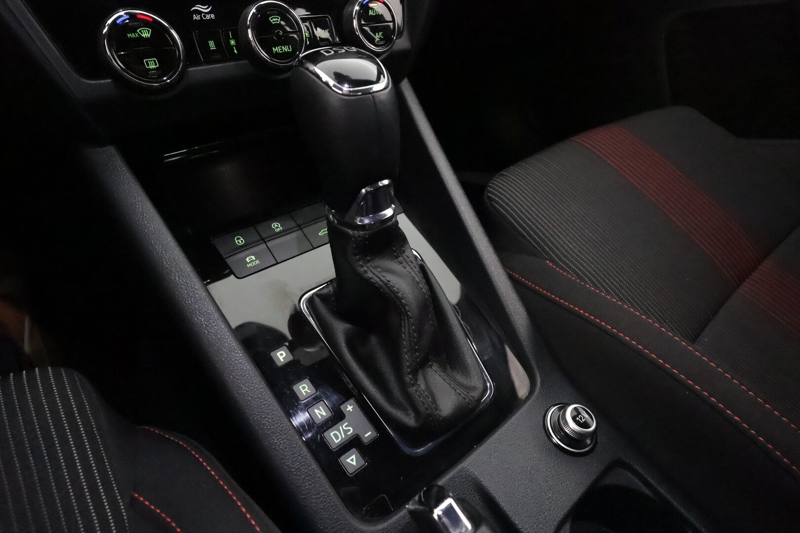 Skoda Octavia 2020 Combi 1,5 TSI Style BusinessLine DSG Autom ** Webasto / Koukku / Adapt. Vakkari / LED-valot / P. Kamera / Digimittaristo* -  Apple&Android / Navi / Kaistavahti / KeylessGO / 2x Renkaat