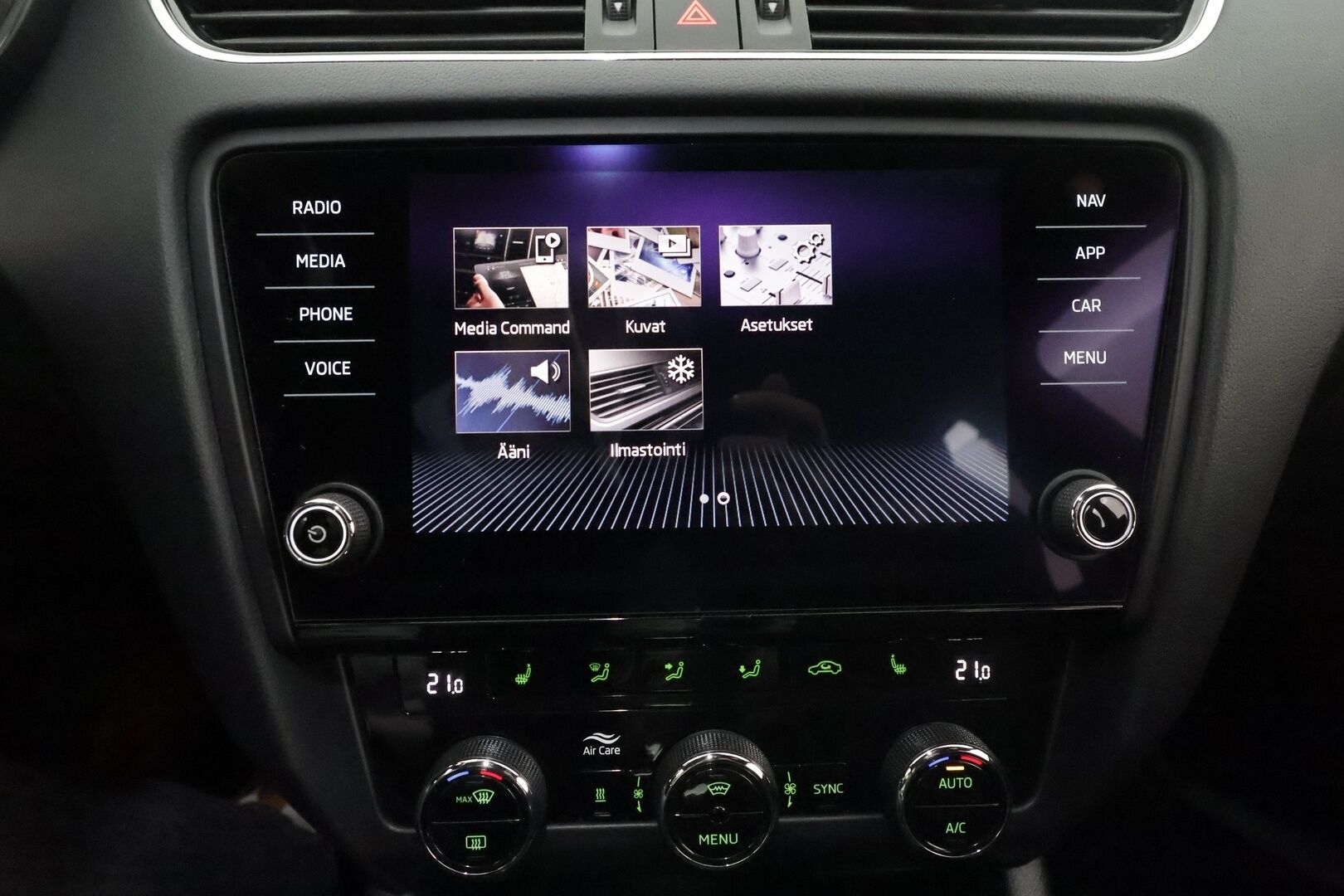 Skoda Octavia 2020 Combi 1,5 TSI Style BusinessLine DSG Autom ** Webasto / Koukku / Adapt. Vakkari / LED-valot / P. Kamera / Digimittaristo* -  Apple&Android / Navi / Kaistavahti / KeylessGO / 2x Renkaat