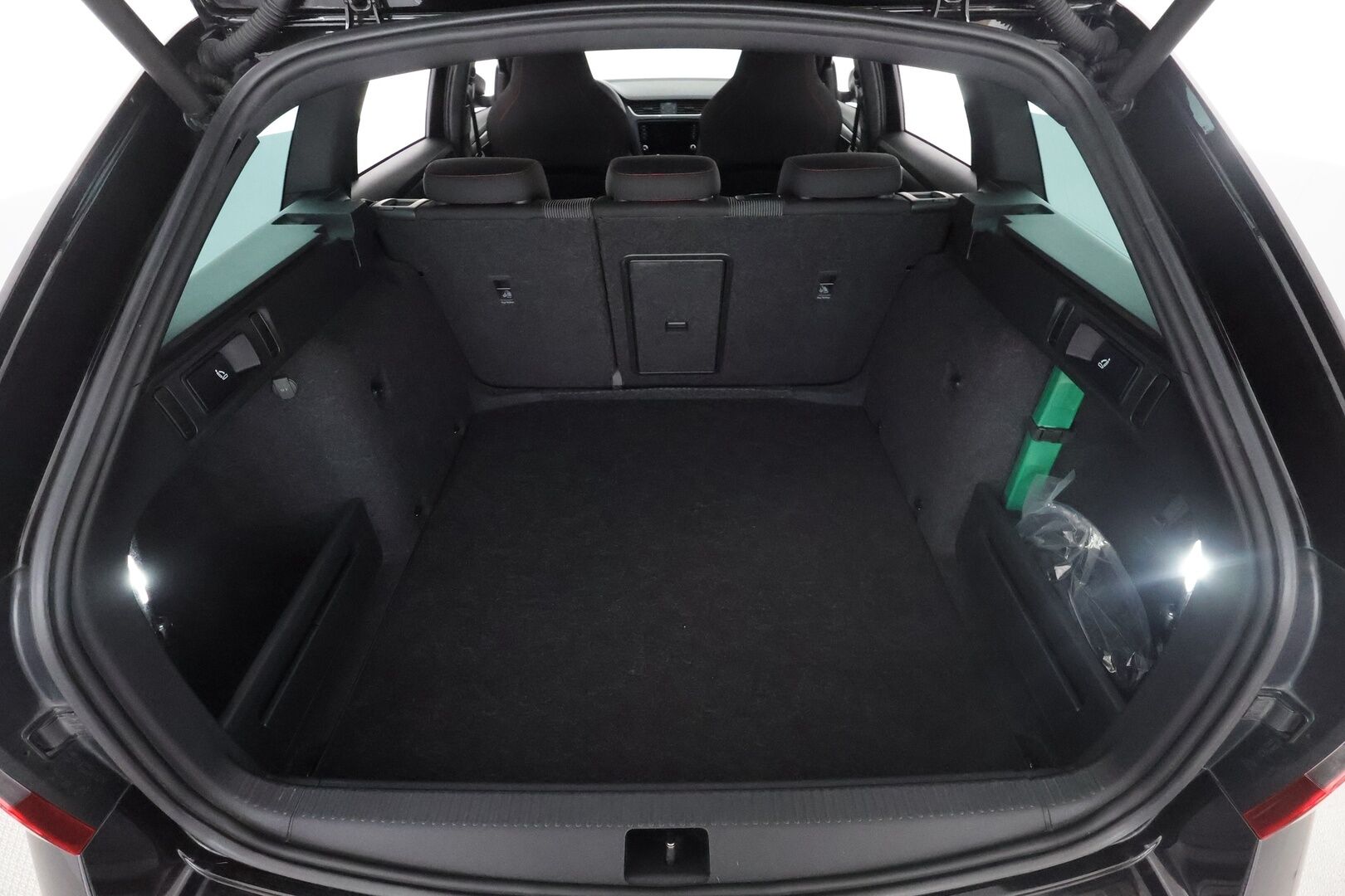 Skoda Octavia 2020 Combi 1,5 TSI Style BusinessLine DSG Autom ** Webasto / Koukku / Adapt. Vakkari / LED-valot / P. Kamera / Digimittaristo* -  Apple&Android / Navi / Kaistavahti / KeylessGO / 2x Renkaat