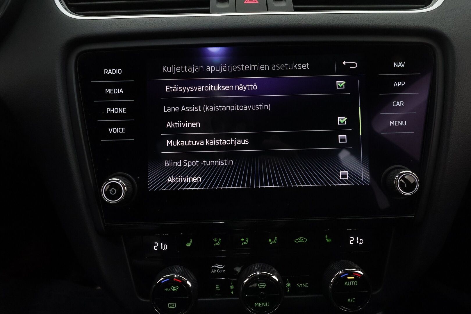 Skoda Octavia 2020 Combi 1,5 TSI Style BusinessLine DSG Autom ** Webasto / Koukku / Adapt. Vakkari / LED-valot / P. Kamera / Digimittaristo* -  Apple&Android / Navi / Kaistavahti / KeylessGO / 2x Renkaat