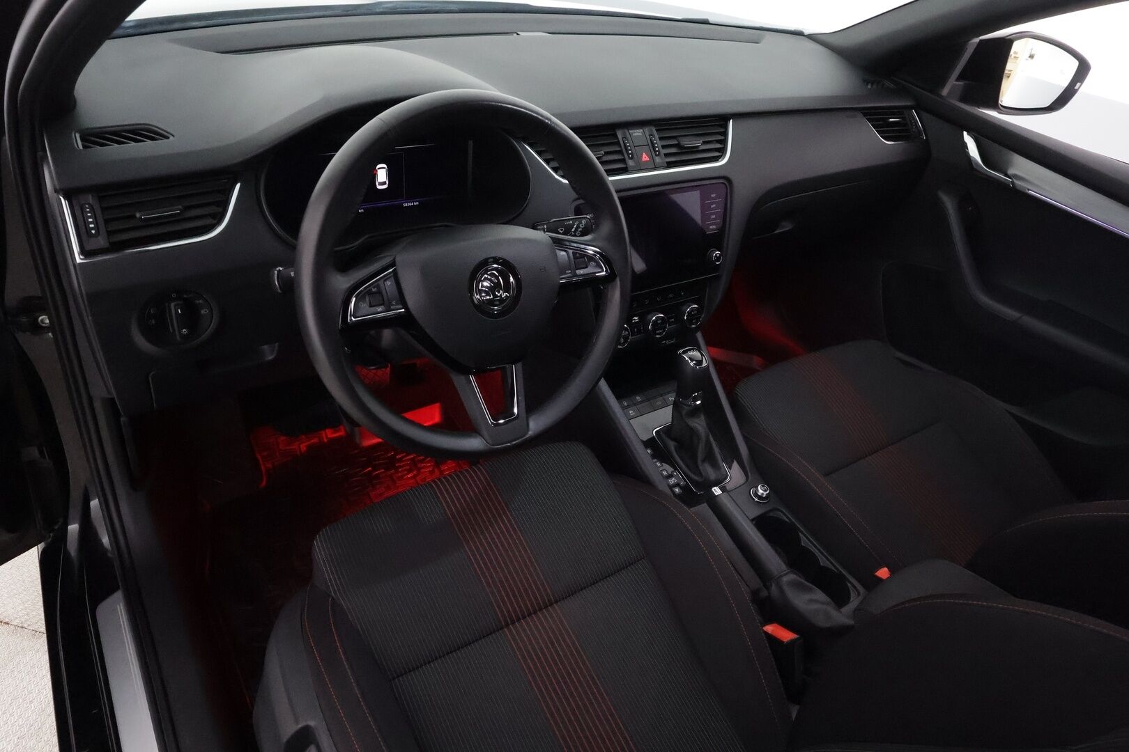 Skoda Octavia 2020 Combi 1,5 TSI Style BusinessLine DSG Autom ** Webasto / Koukku / Adapt. Vakkari / LED-valot / P. Kamera / Digimittaristo* -  Apple&Android / Navi / Kaistavahti / KeylessGO / 2x Renkaat