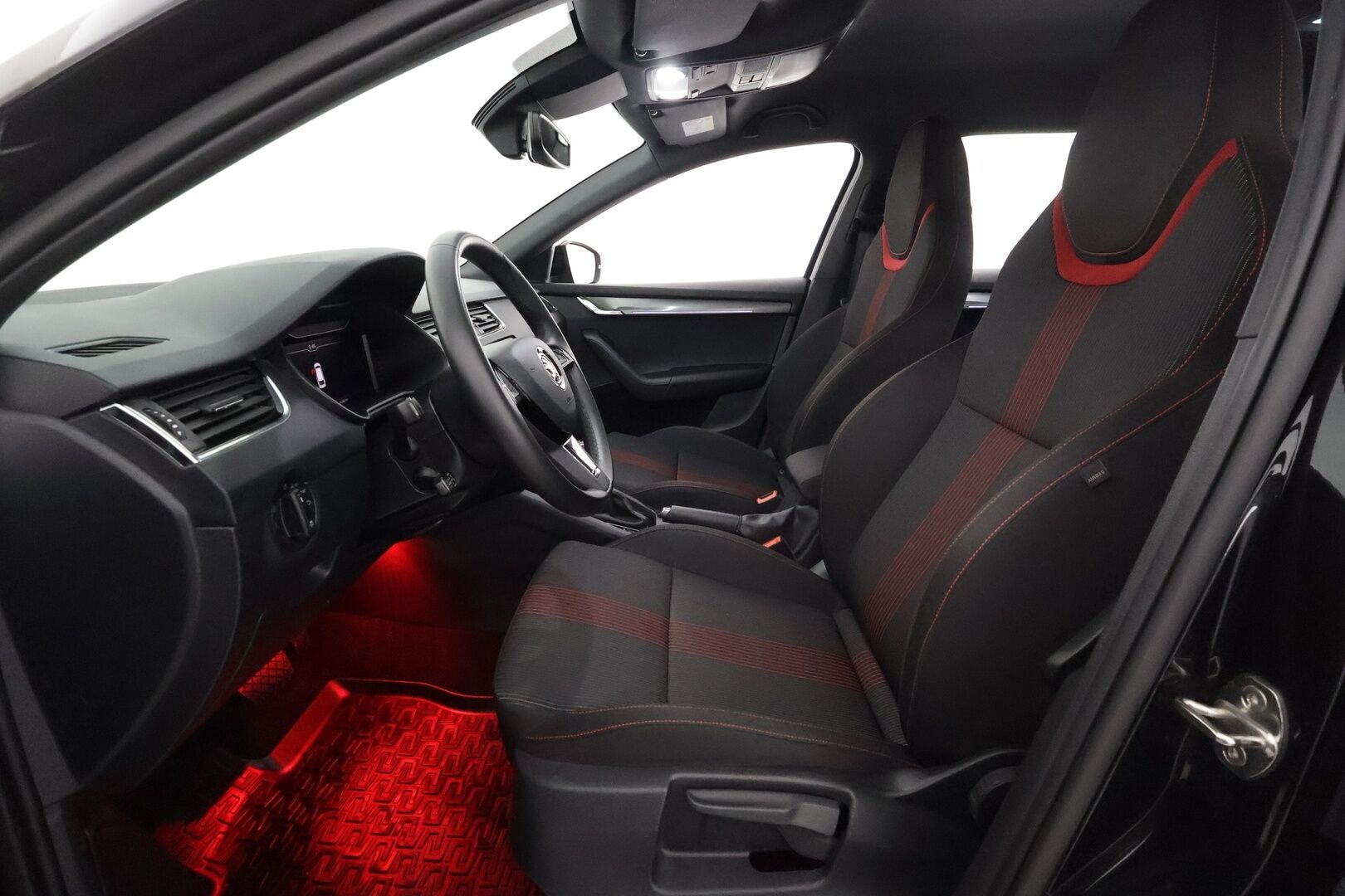 Skoda Octavia 2020 Combi 1,5 TSI Style BusinessLine DSG Autom ** Webasto / Koukku / Adapt. Vakkari / LED-valot / P. Kamera / Digimittaristo* -  Apple&Android / Navi / Kaistavahti / KeylessGO / 2x Renkaat