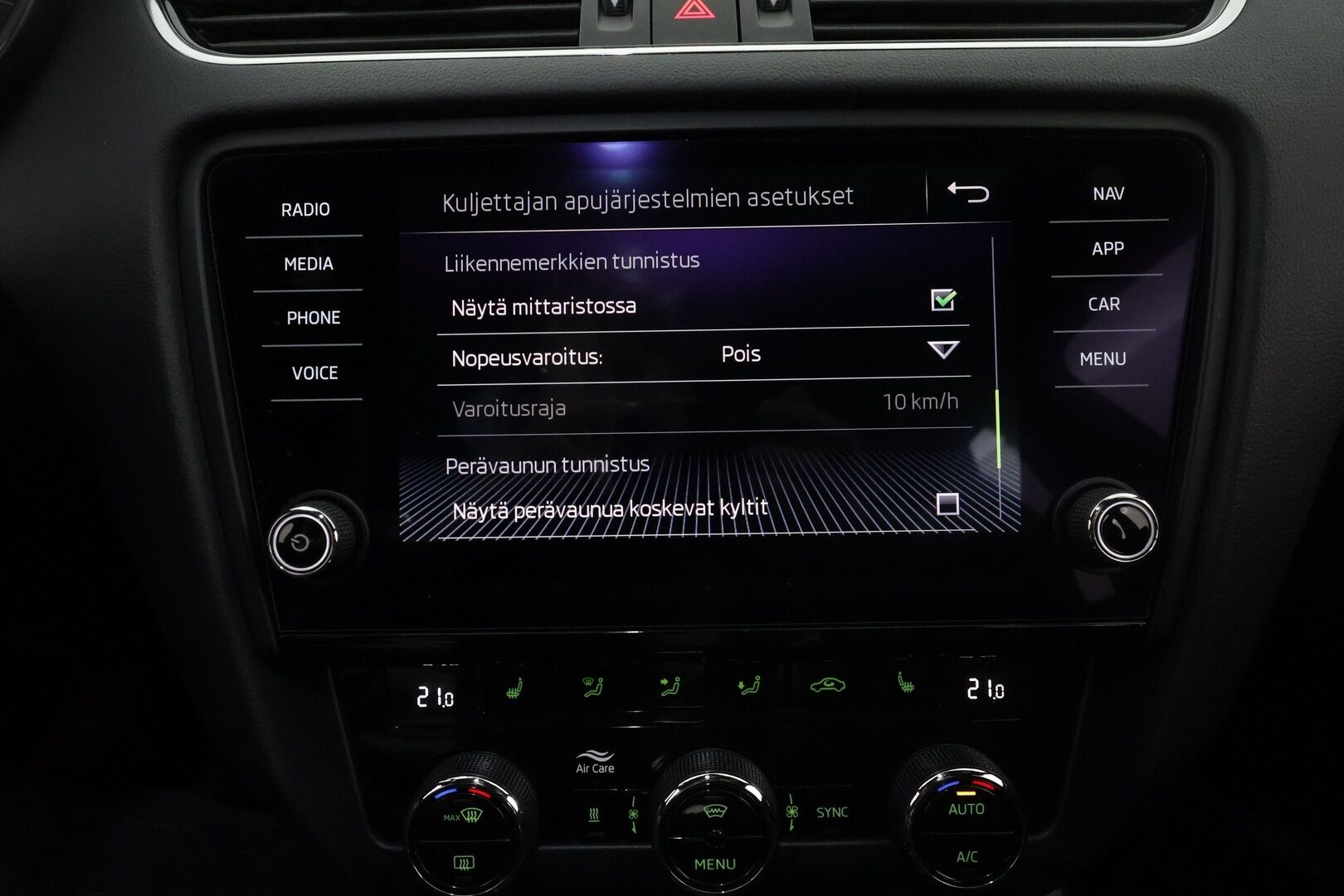 Skoda Octavia 2020 Combi 1,5 TSI Style BusinessLine DSG Autom ** Webasto / Koukku / Adapt. Vakkari / LED-valot / P. Kamera / Digimittaristo* -  Apple&Android / Navi / Kaistavahti / KeylessGO / 2x Renkaat