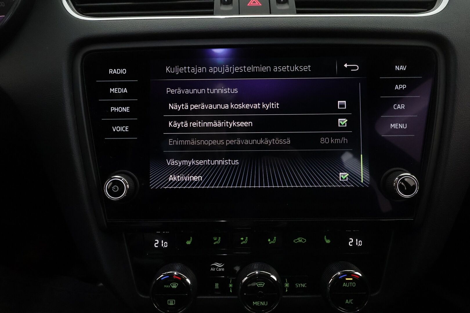 Skoda Octavia 2020 Combi 1,5 TSI Style BusinessLine DSG Autom ** Webasto / Koukku / Adapt. Vakkari / LED-valot / P. Kamera / Digimittaristo* -  Apple&Android / Navi / Kaistavahti / KeylessGO / 2x Renkaat