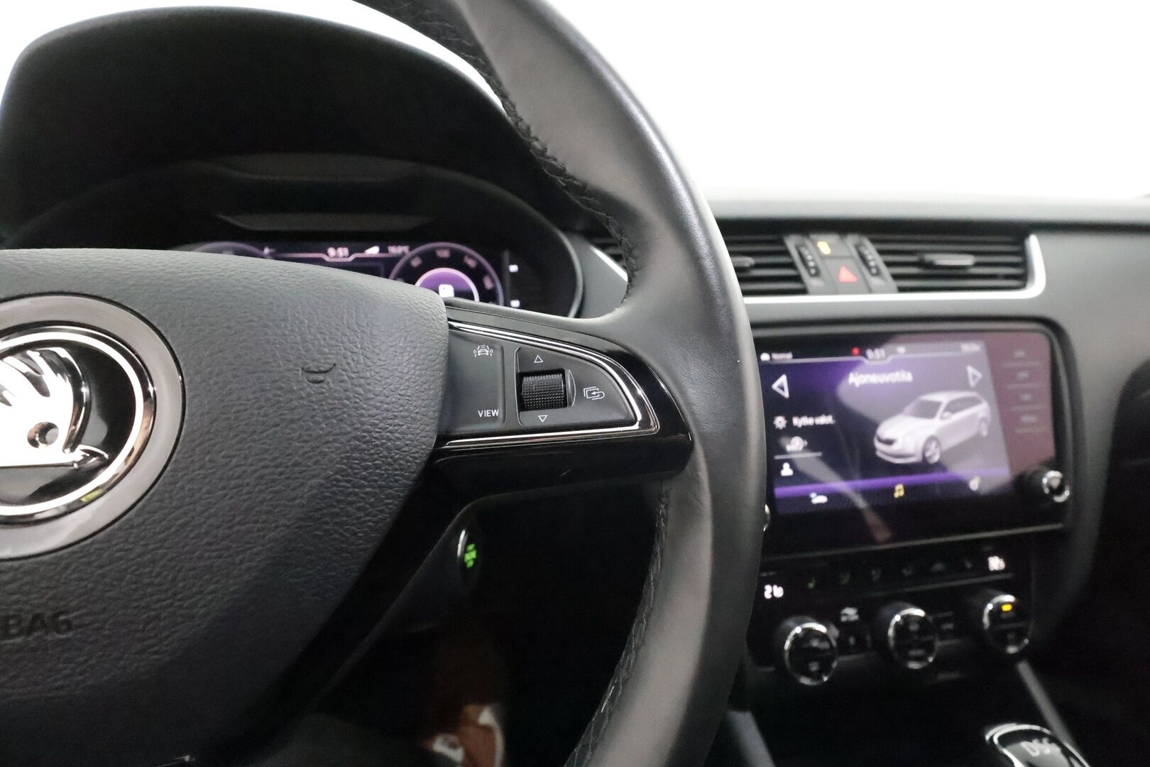 Skoda Octavia 2020 Combi 1,5 TSI Style BusinessLine DSG Autom ** Webasto / Koukku / Adapt. Vakkari / LED-valot / P. Kamera / Digimittaristo* -  Apple&Android / Navi / Kaistavahti / KeylessGO / 2x Renkaat