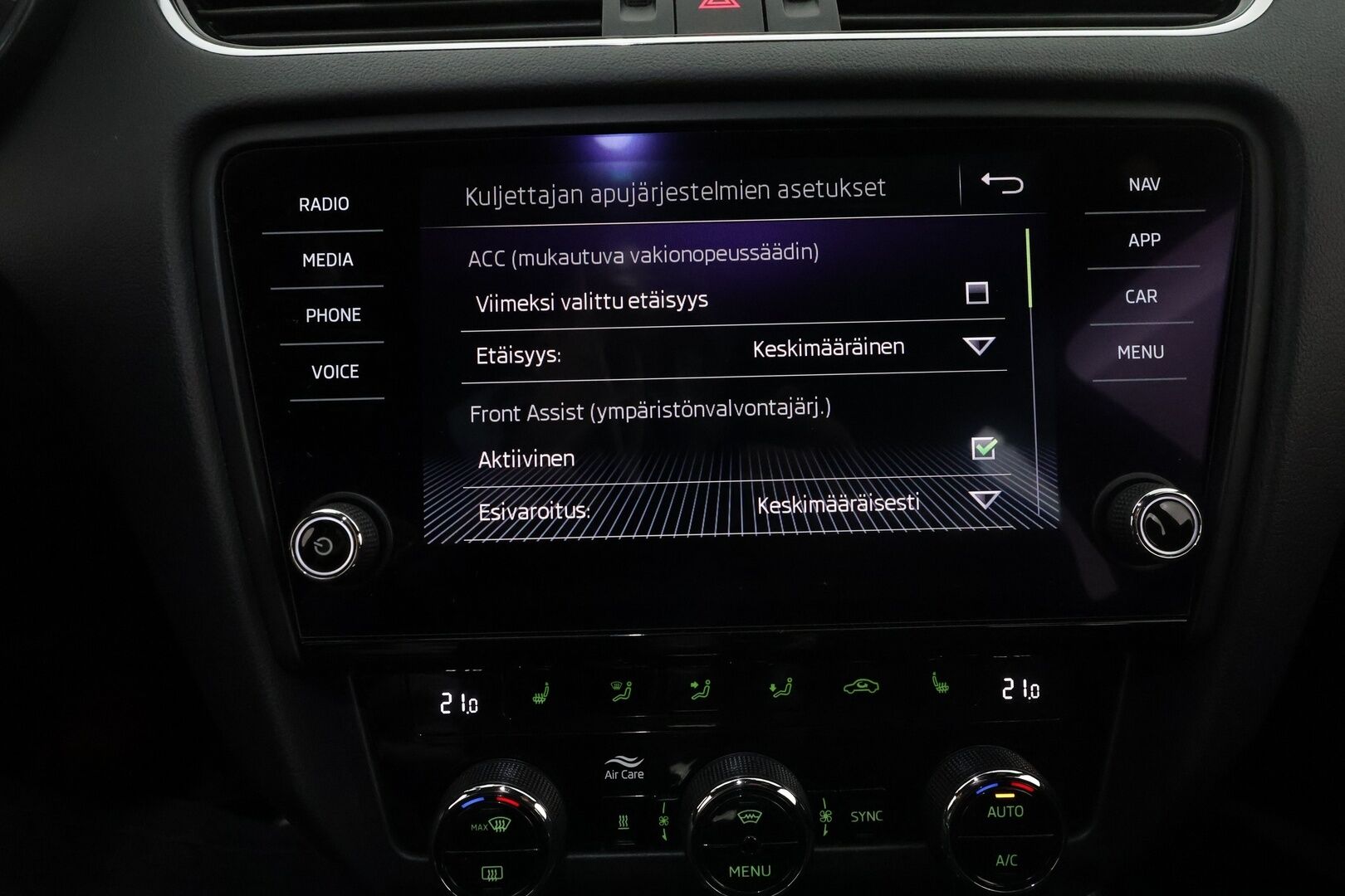 Skoda Octavia 2020 Combi 1,5 TSI Style BusinessLine DSG Autom ** Webasto / Koukku / Adapt. Vakkari / LED-valot / P. Kamera / Digimittaristo* -  Apple&Android / Navi / Kaistavahti / KeylessGO / 2x Renkaat