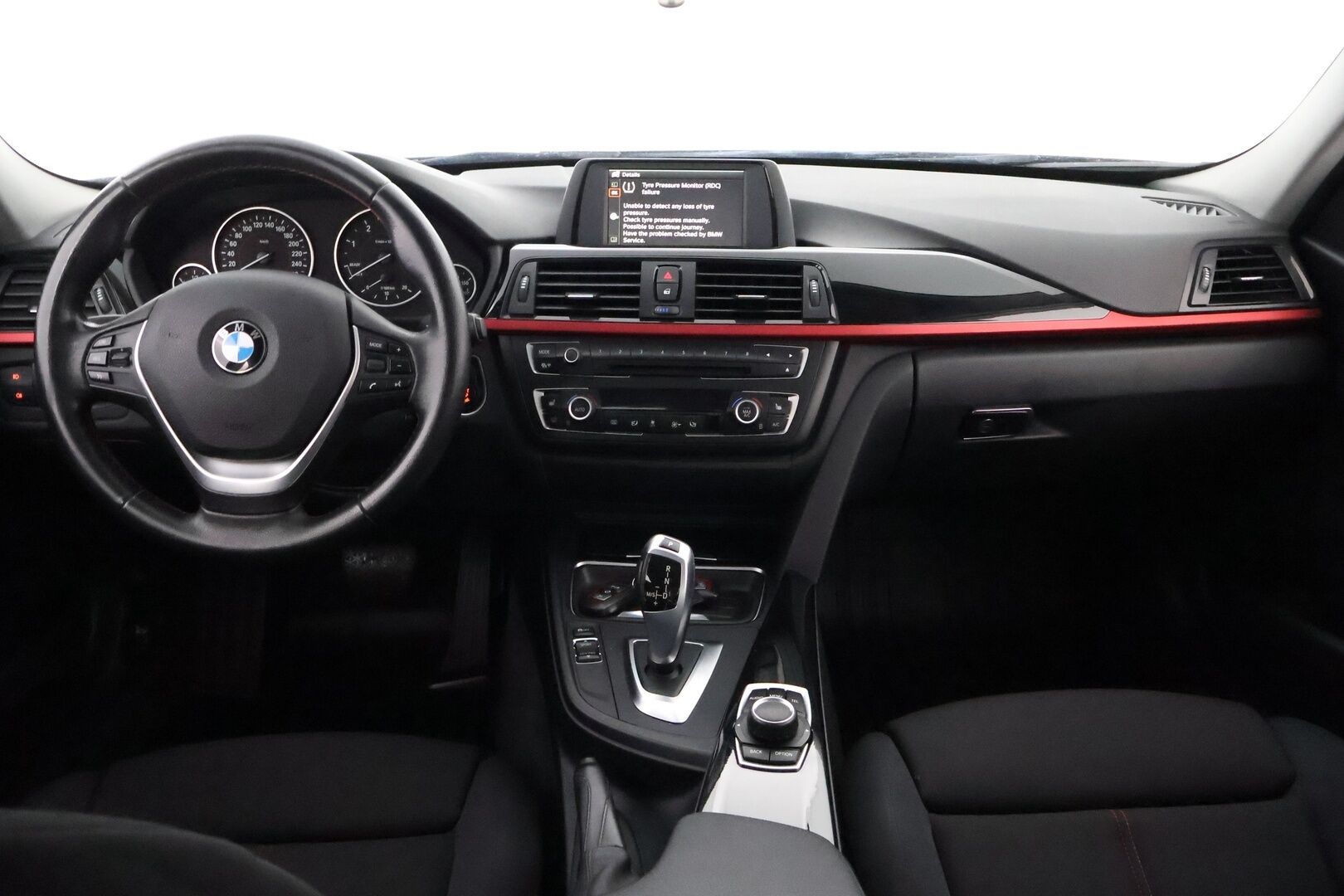 BMW 320 2014 F30 Sedan 320d TwinPower Turbo A xDrive Business - Sporttipenkit / Vakkari / KeyLess / Xenon / Peruutustutka / 2x Hyvät renkaat aluvantein / Juuri tullut Tampereelle!