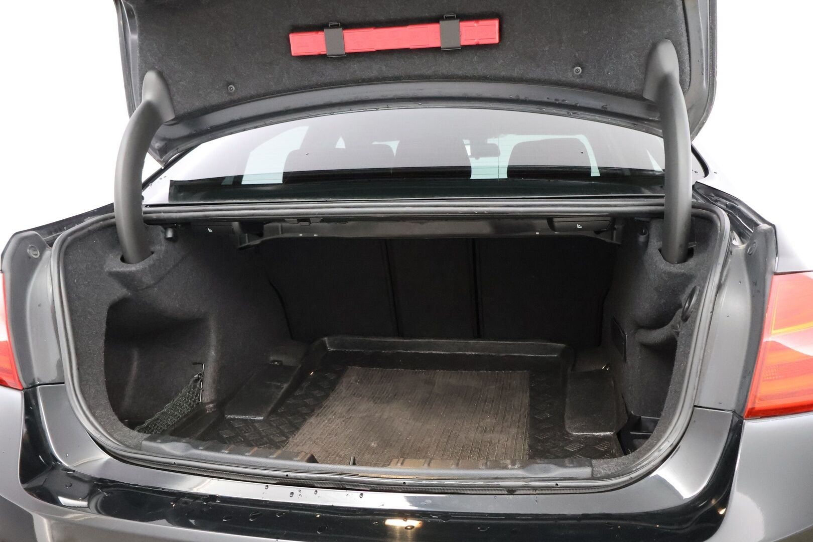BMW 320 2014 F30 Sedan 320d TwinPower Turbo A xDrive Business - Sporttipenkit / Vakkari / KeyLess / Xenon / Peruutustutka / 2x Hyvät renkaat aluvantein / Juuri tullut Tampereelle!