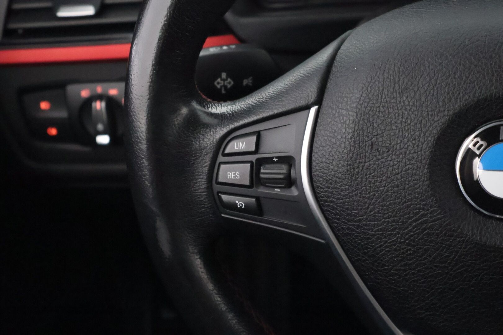 BMW 320 2014 F30 Sedan 320d TwinPower Turbo A xDrive Business - Sporttipenkit / Vakkari / KeyLess / Xenon / Peruutustutka / 2x Hyvät renkaat aluvantein / Juuri tullut Tampereelle!
