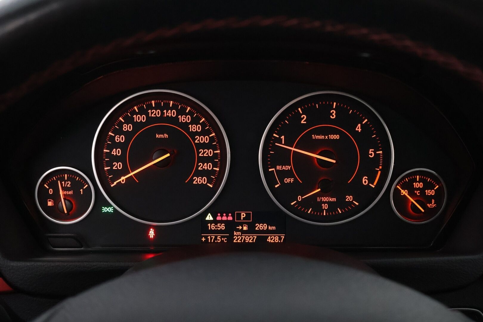 BMW 320 2014 F30 Sedan 320d TwinPower Turbo A xDrive Business - Sporttipenkit / Vakkari / KeyLess / Xenon / Peruutustutka / 2x Hyvät renkaat aluvantein / Juuri tullut Tampereelle!