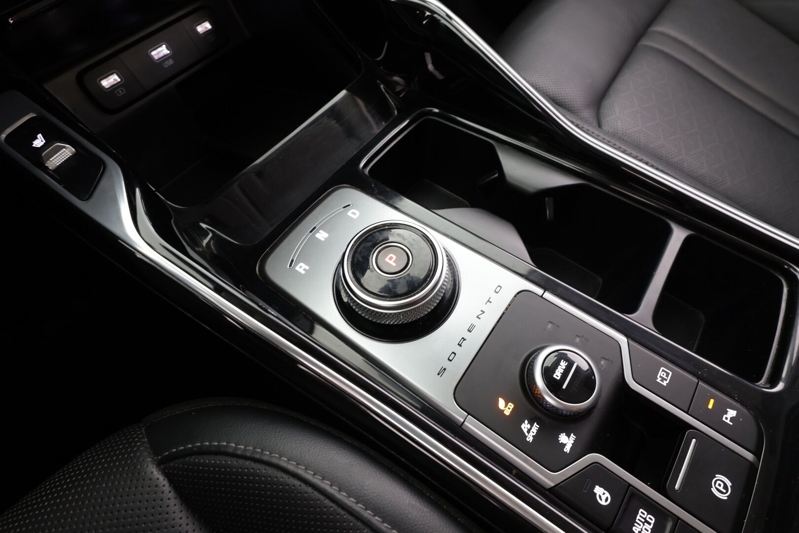 Kia Sorento 2021 1,6 T-GDI Hybrid AWD Business Premium AT 7P - | ACC | 7-paikkainen | Nahat | Sähköpenkki | HDA | BSM | RCTA | P.kamera | Keyless | LED | Apple & Android | Merkkihuollot | 2x renkaat aluin | 