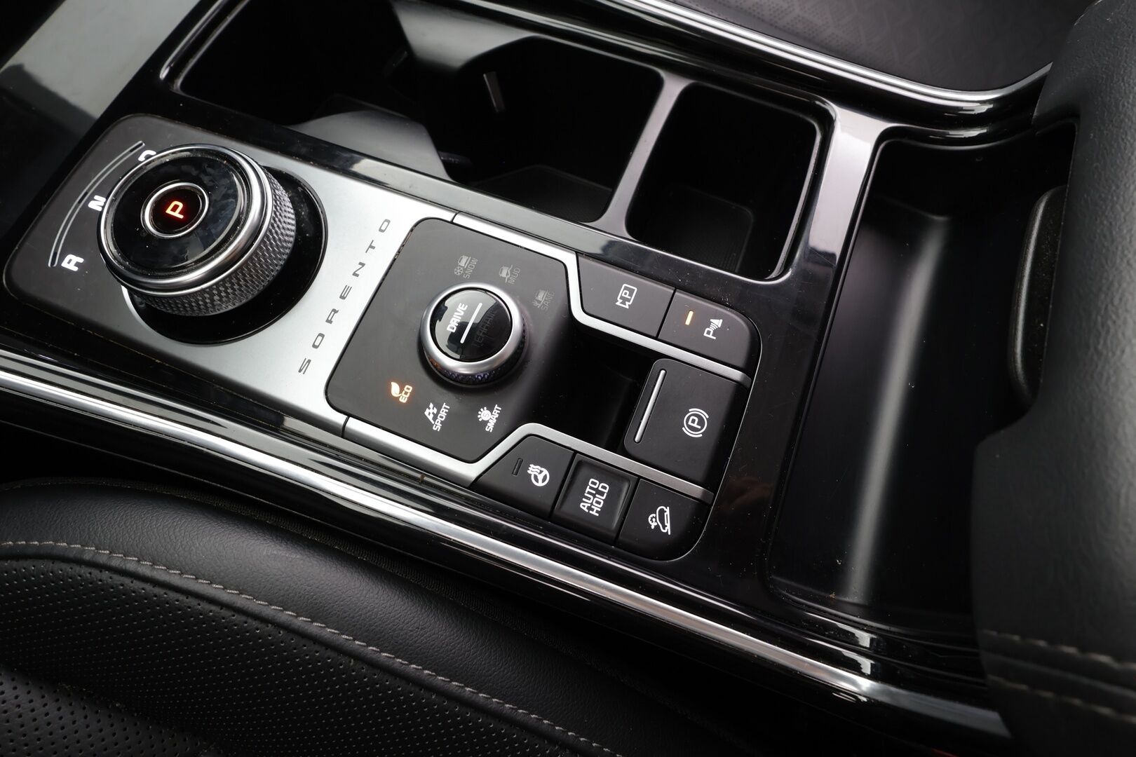 Kia Sorento 2021 1,6 T-GDI Hybrid AWD Business Premium AT 7P - | ACC | 7-paikkainen | Nahat | Sähköpenkki | HDA | BSM | RCTA | P.kamera | Keyless | LED | Apple & Android | Merkkihuollot | 2x renkaat aluin | 