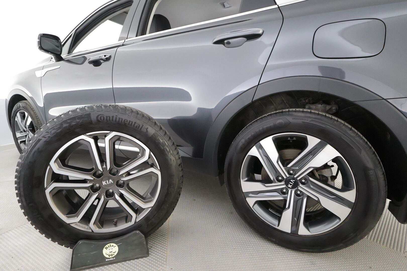 Kia Sorento 2021 1,6 T-GDI Hybrid AWD Business Premium AT 7P - | ACC | 7-paikkainen | Nahat | Sähköpenkki | HDA | BSM | RCTA | P.kamera | Keyless | LED | Apple & Android | Merkkihuollot | 2x renkaat aluin | 