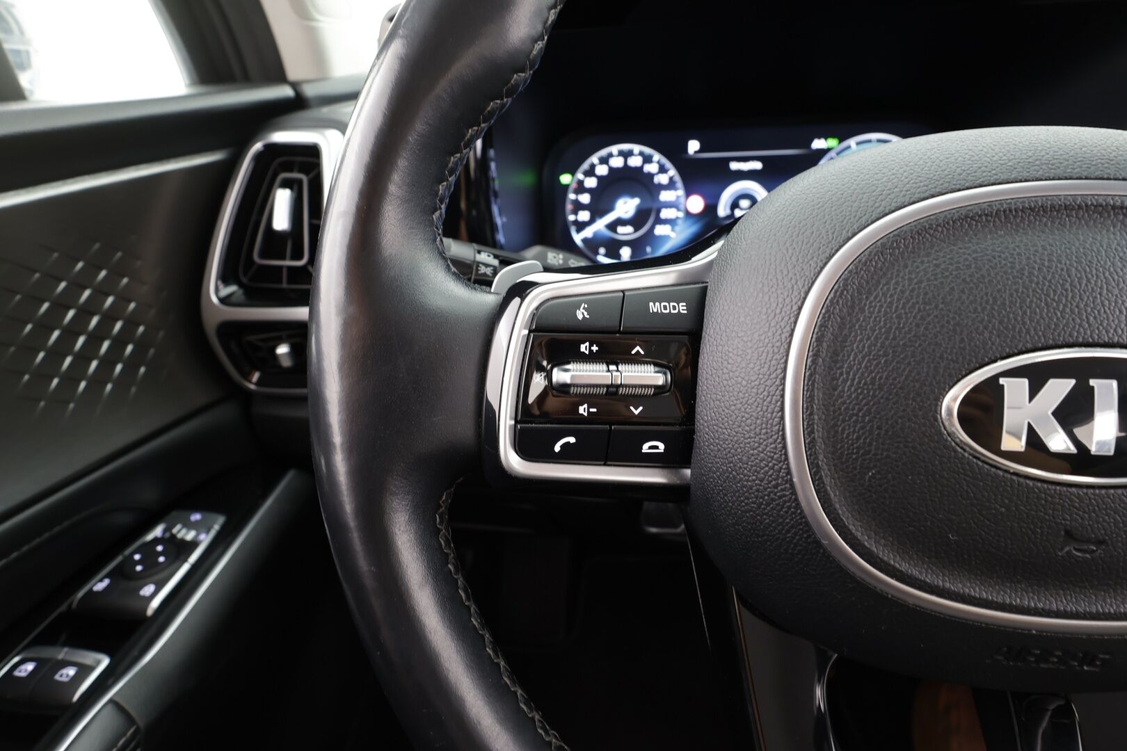 Kia Sorento 2021 1,6 T-GDI Hybrid AWD Business Premium AT 7P - | ACC | 7-paikkainen | Nahat | Sähköpenkki | HDA | BSM | RCTA | P.kamera | Keyless | LED | Apple & Android | Merkkihuollot | 2x renkaat aluin | 